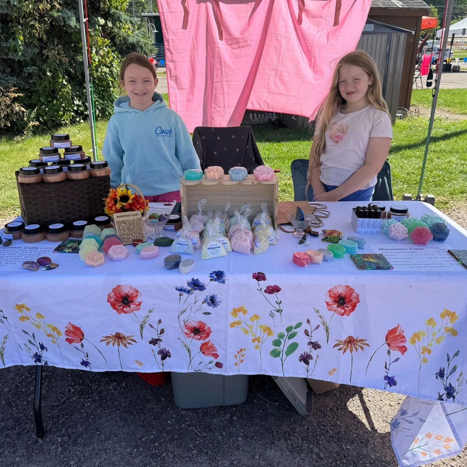 Last weekend's youth market was a hit! We were blown away by the talent and professionalism our young entrepreneurs brought. Huge thanks to everyone who came out to shop and support -  it made for such a feel-good day 😎 🎉