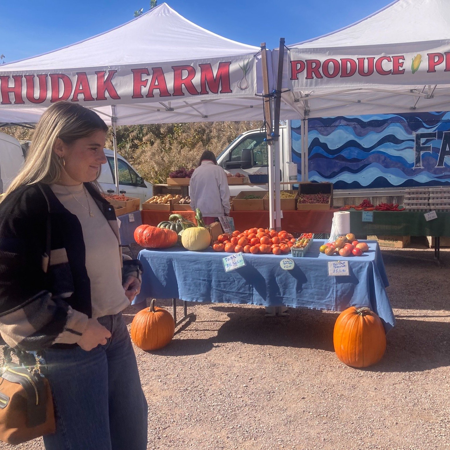 There are just three markets left this season! We&rsquo;re grateful for every single person who still shows up as the temperatures drop - we&rsquo;re Vermonters, after all. Bring a hat and come say hi 😅

This weekend, you will also find @turningpoin