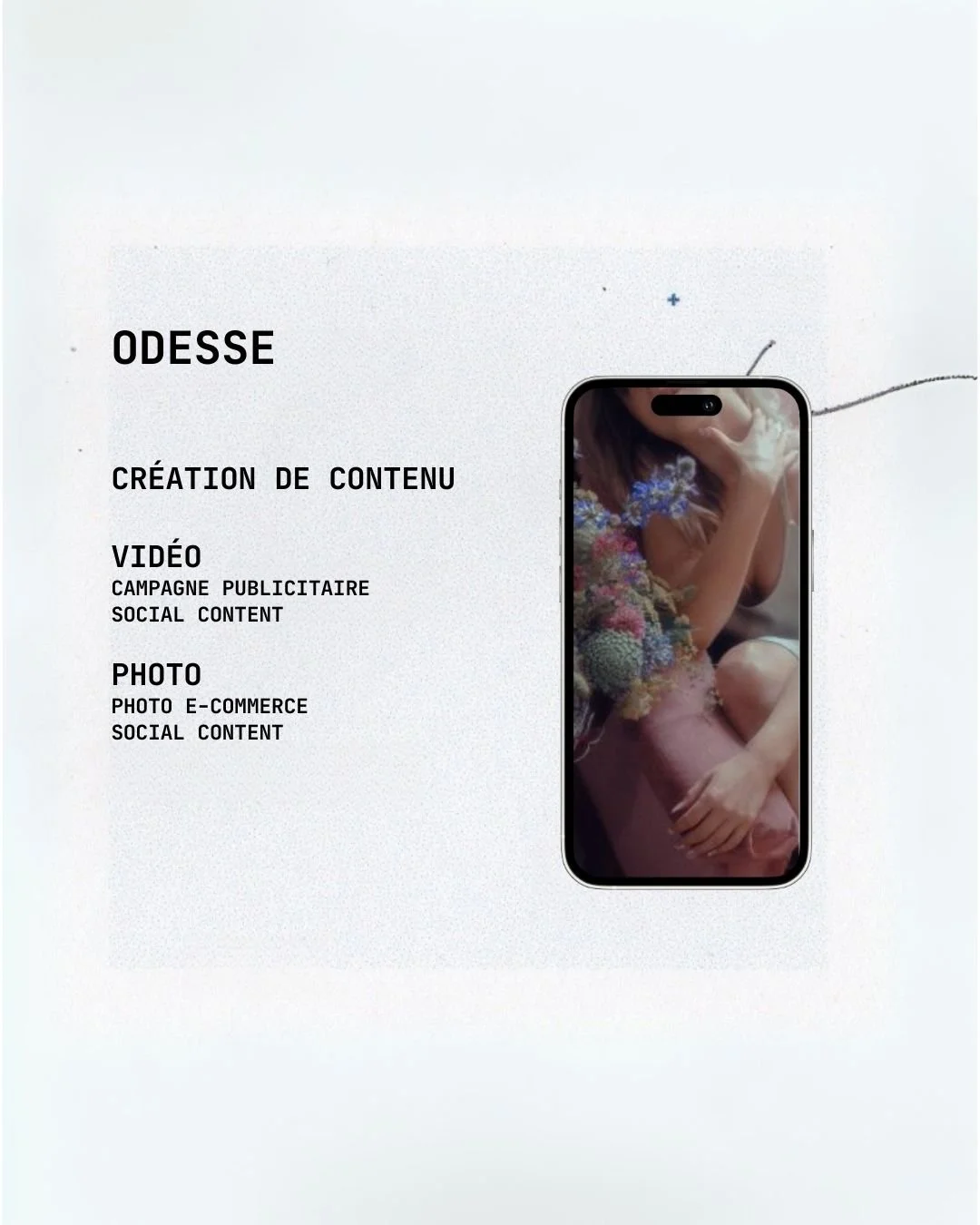 Affiche avec texte "ODESSE CRÉATION DE CONTENU", offrant des services de vidéo et de photo pour des campagnes publicitaires et du contenu social, avec également un téléphone affichant une image florale.
