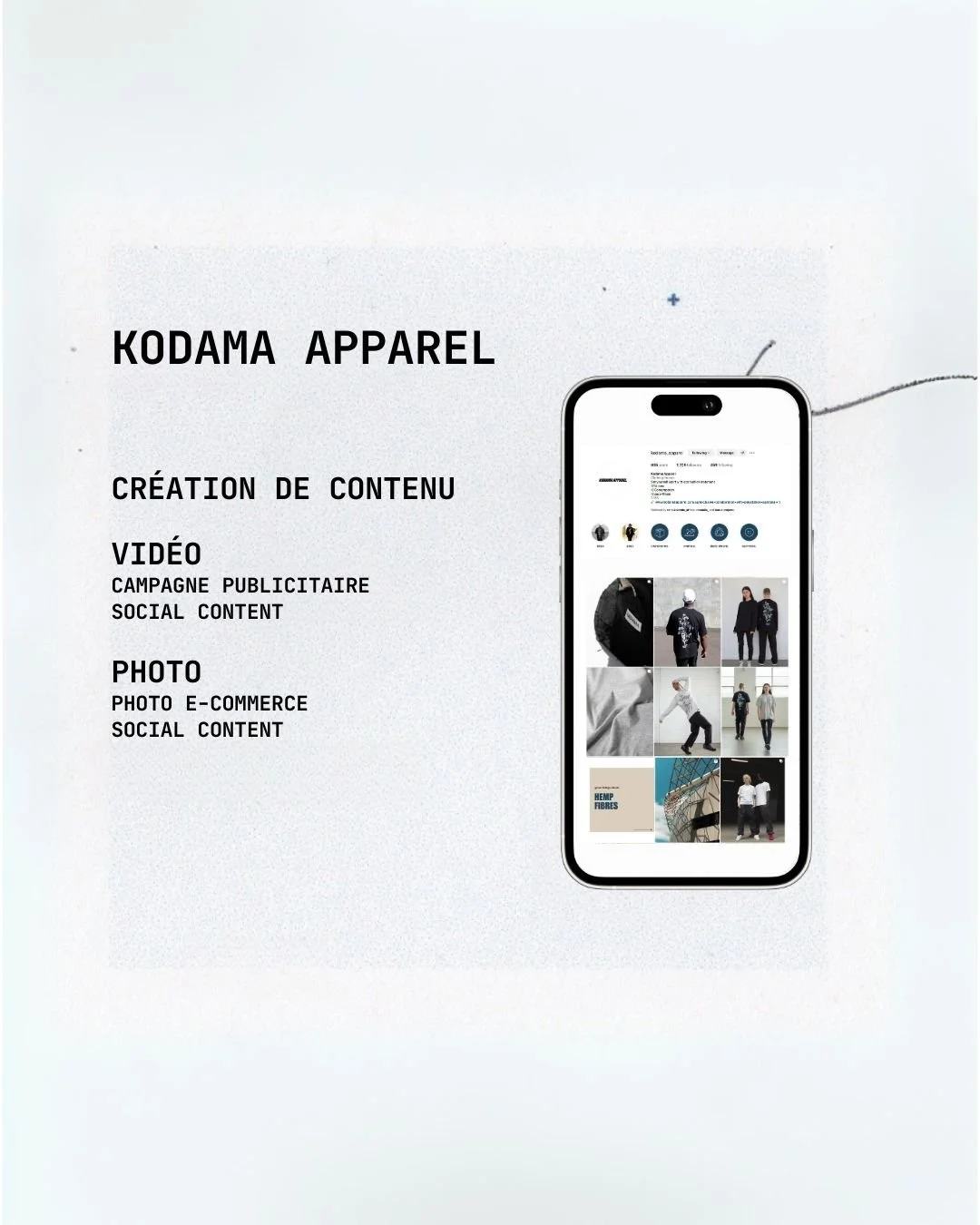 Affiche de Kodama Apparel avec un téléphone affichant des images de mode et texte mentionnant création de contenu en vidéo et photo pour campagnes publicitaires et contenu social.