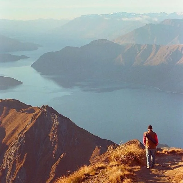 Roy&rsquo;s Peak is one place that is definitely worth the hype! The iconic viewpoint that is based just outside the beautiful town of Wanaka. This hike is simply breathtaking🏔 .
.
.
📸 Such an awesome shot taken by @tlaawson 🙌🏻