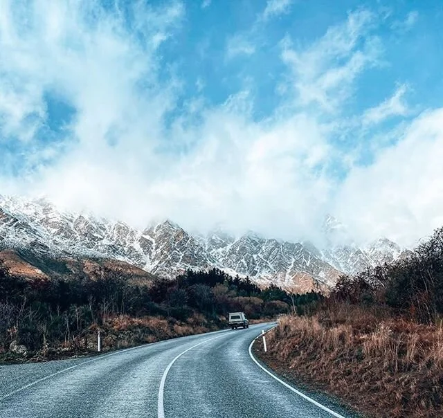 The Remarkables showing off a fresh coat of snow❄️ What is there not to love about a winter in the mountains💙
.
.
📸 @chestynuts