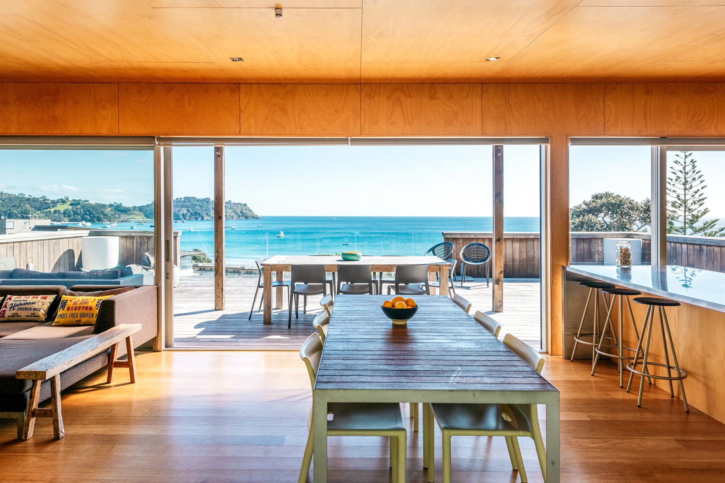 Sandcastle on Seventh, magnificent view over Onetangi Beach.