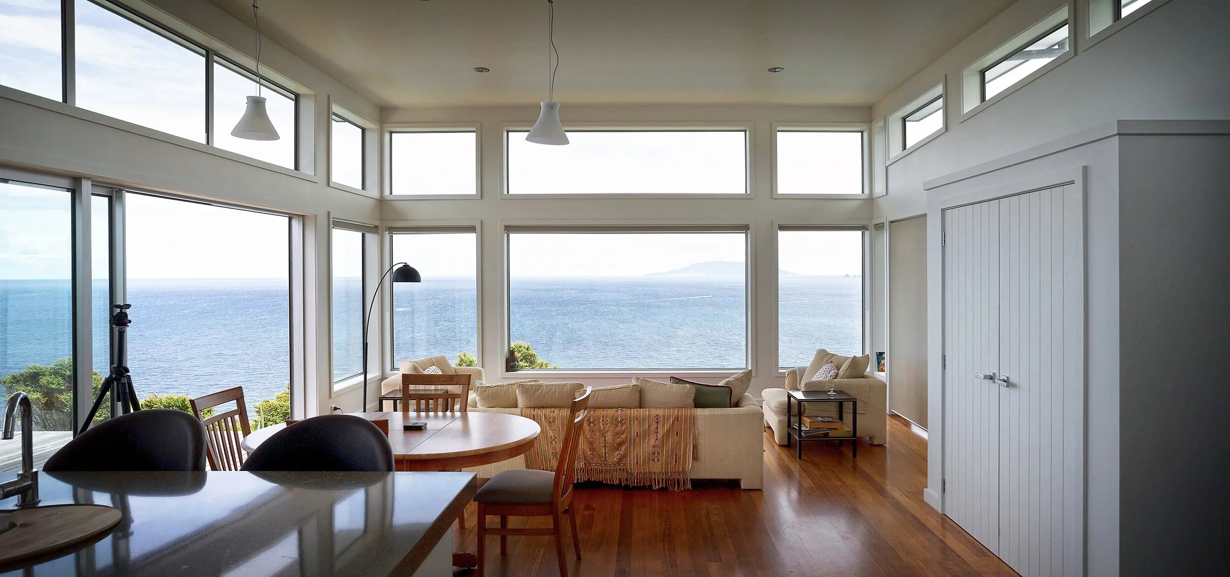 When you walk into the lounge, panoramic windows ensure that you are not just looking at a view, but that you become part of it.