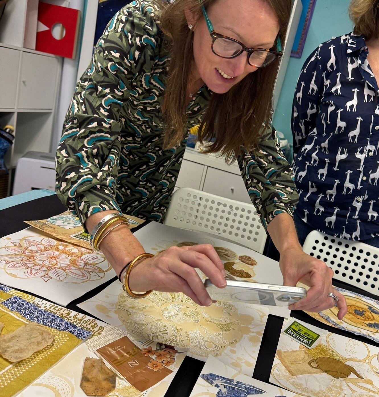 This is the gorgeous Nicole Stearn everyone ! Here she is alongside the Tea Doodles that she inspired today at the Wild at Art studio ❤️ if you are someone who doodles with us on Wednesdays then you will know what a big part of our session our &ldquo