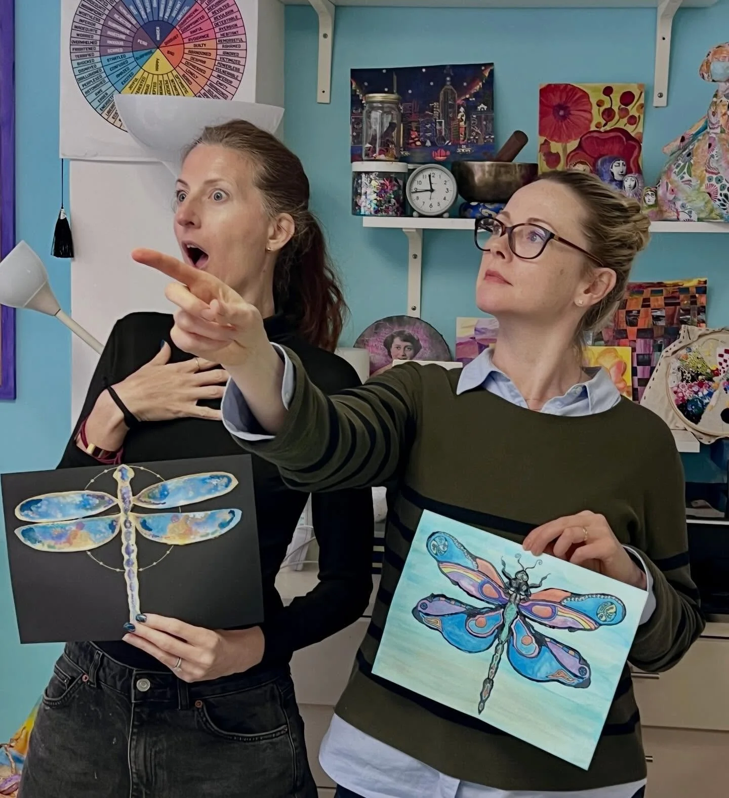 Have you ever noticed something very mysterious right before a storm here in Hong Kong, the air is filled with low flying dragonflies who KNOW ! 🌩️⛈️☔️🌀🌪️Dragonflies sense changes in air pressure and humidity, and they generally avoid flying in he