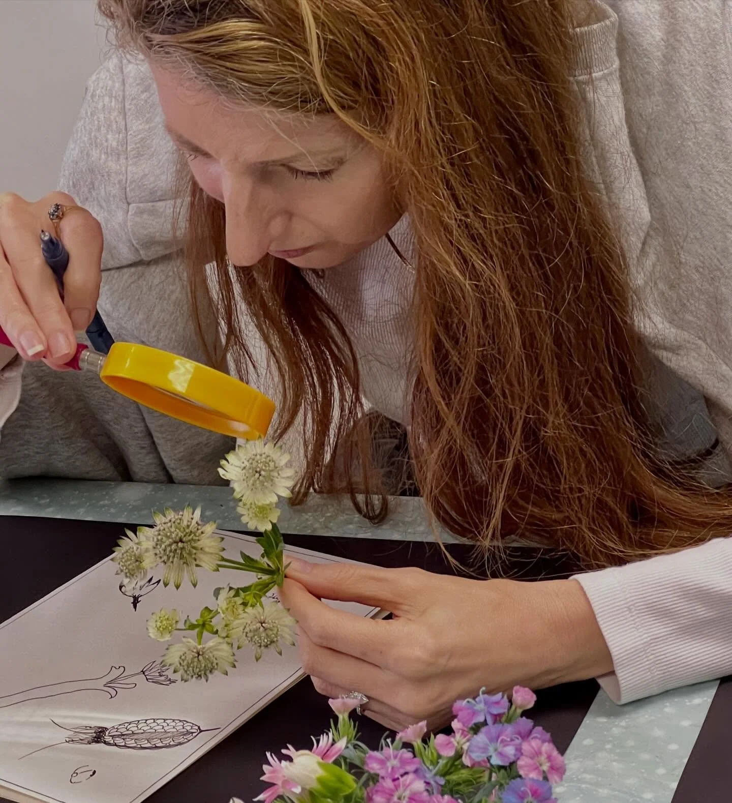 The Doodlers are in Sketching 101 mode in preparation for our April Field trip to Kadoorie Farm ! Today we spent time learning what Fine Focussed Attention feels like. Learning to draw is initially about learning to see , sounds strange but we are al