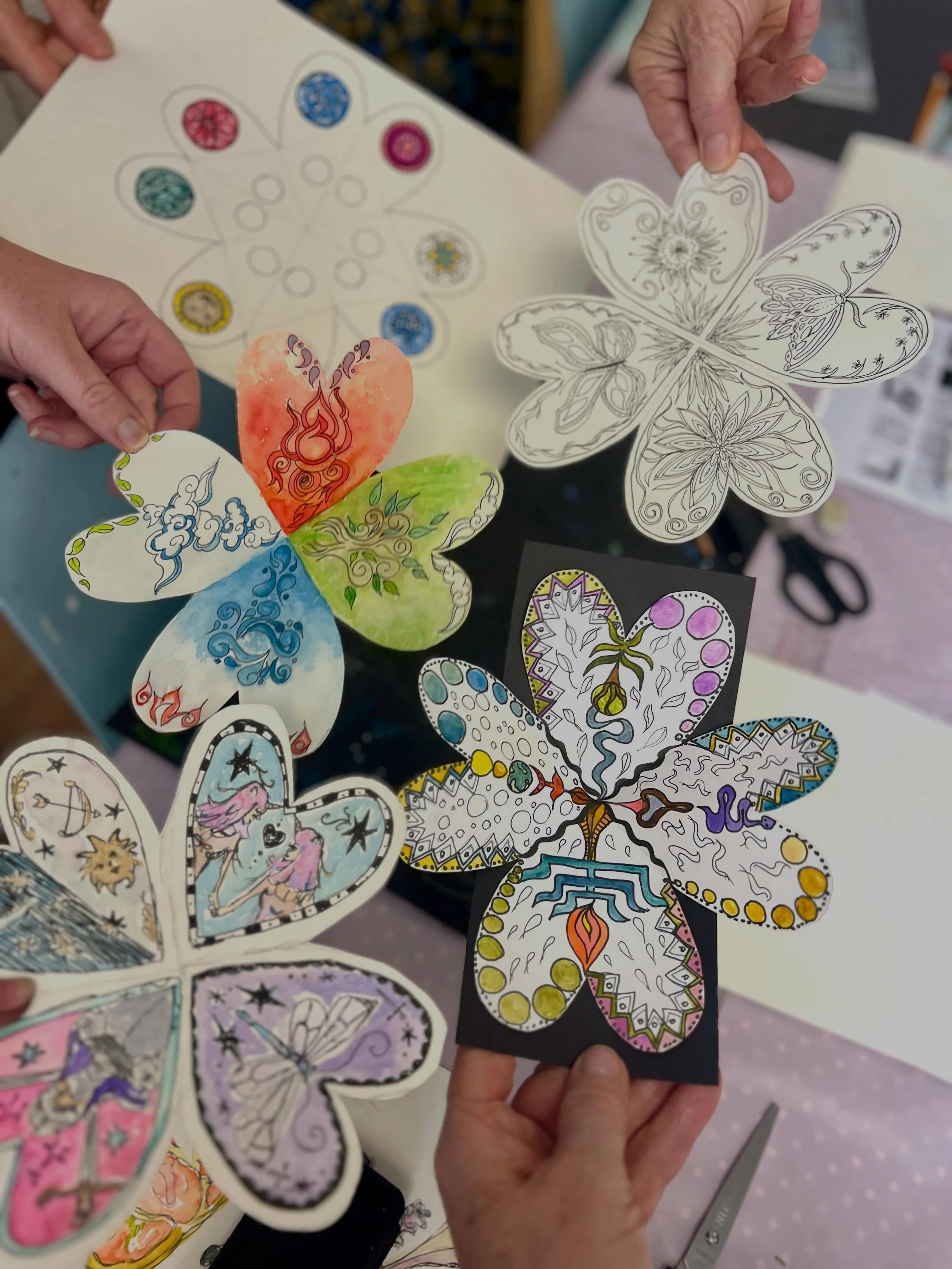 Inspired by pen and ink artist @leo.mortem, we created folding clovers, themed around things that we love &hearts;️
This gorgeously accessible project is open to you if you come and join us at the art table! Don&rsquo;t forget- brunch time (10:30) an