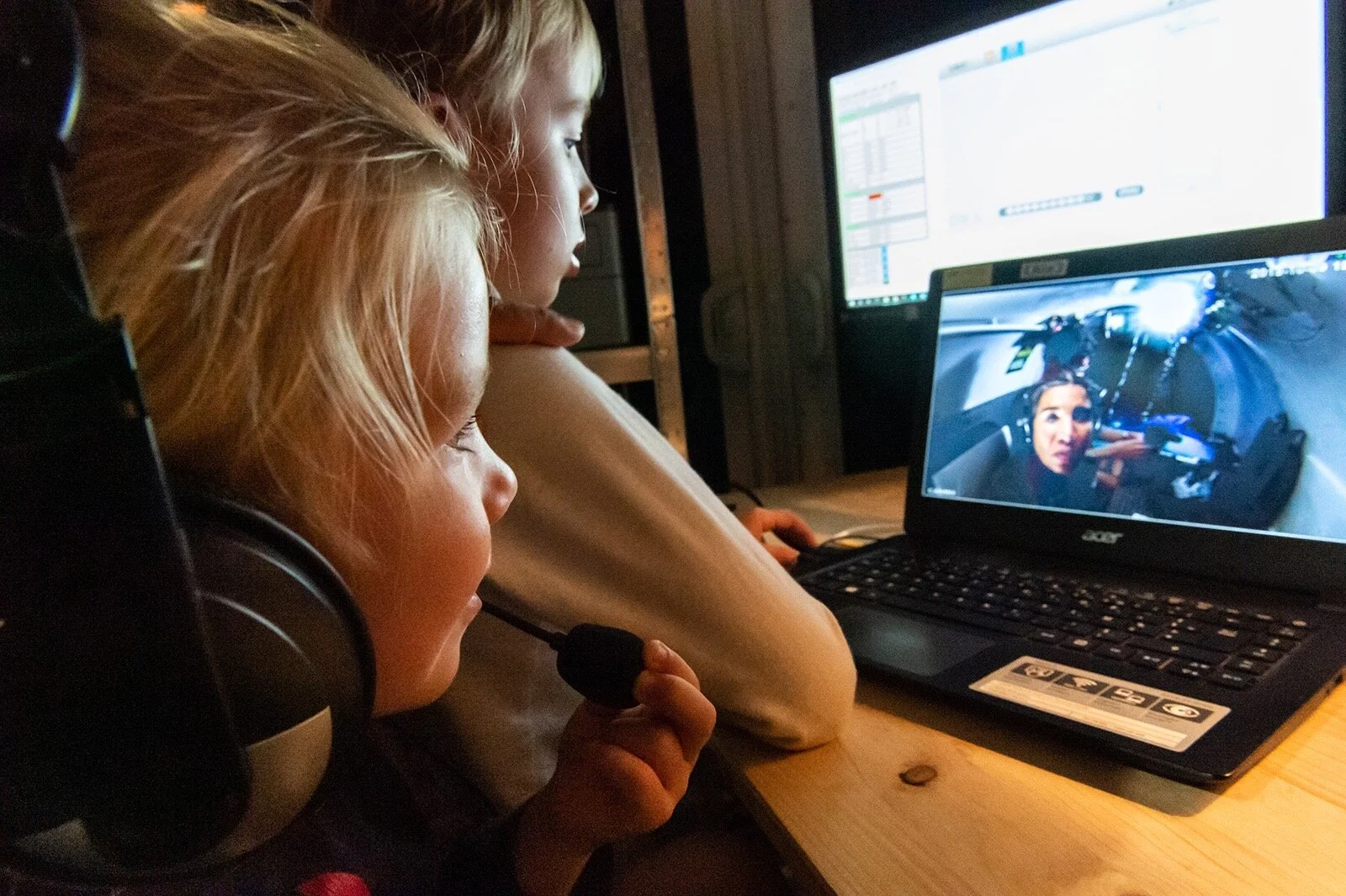 Copyright (c) Franck Gazzola et Under the pole