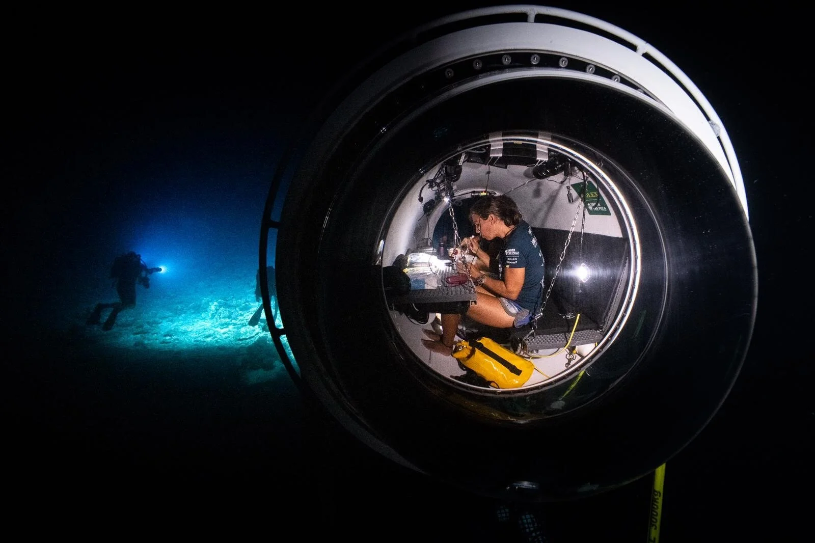 Copyright (c) Franck Gazzola et Under the pole