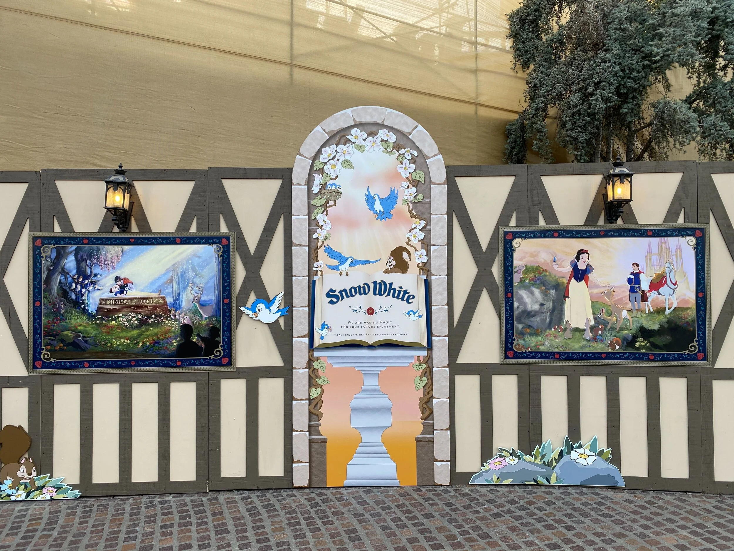 Snow White Construction Fence  |  Photo Credit: WDWNT