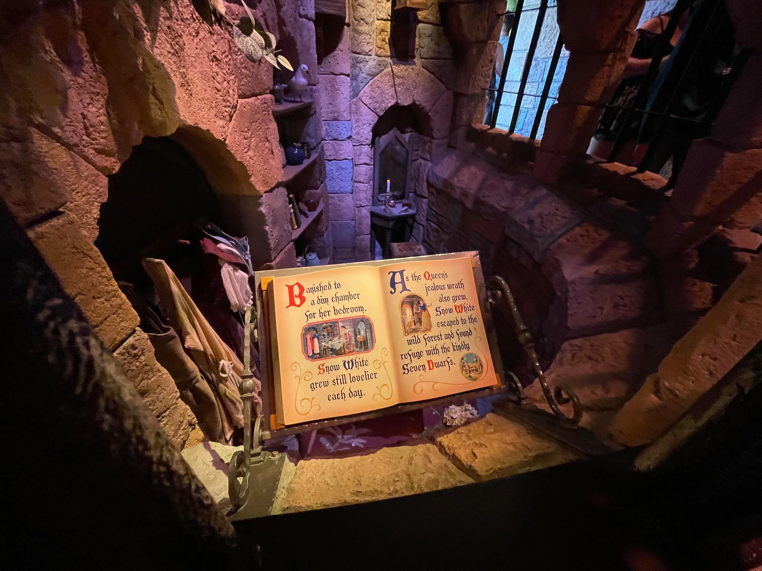 Snow White's Enchanted Wish storybook