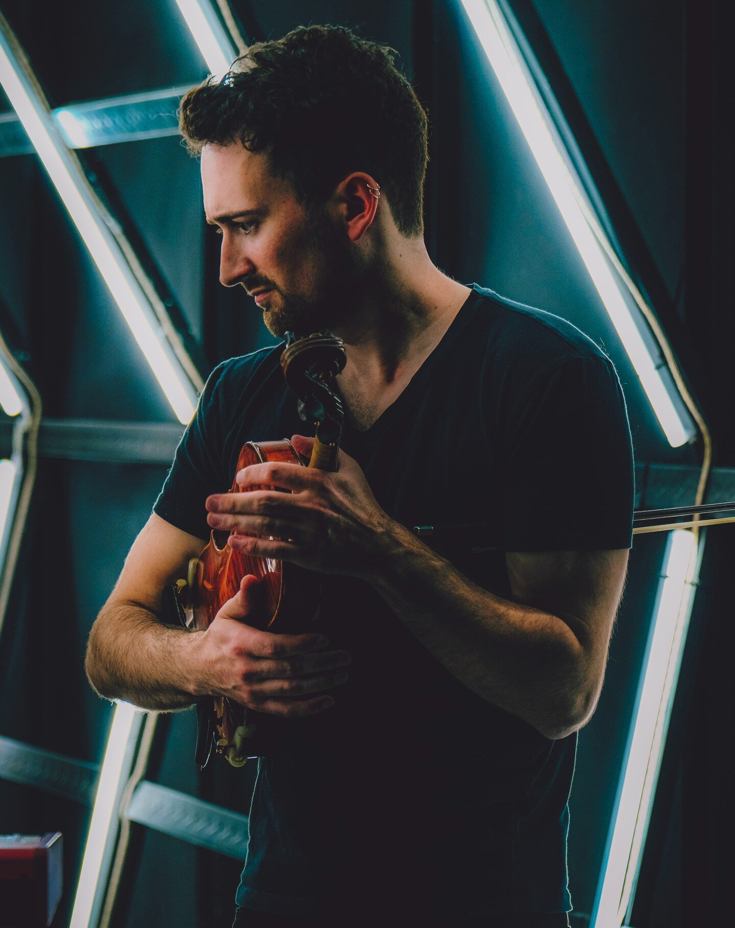 @siess_the_day playing the violin the wrong way. Or maybe the right way? You decide!

Astral Mixtape shows at the Art of Living on Nov 1 and 2, 8pm. Ticket link in bio.