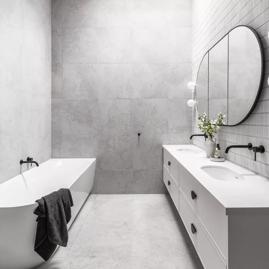 Working on this bathroom renovation proved that detail and quality doesn&rsquo;t have to take years to complete &ndash; just seven weeks! The main bathroom boasts a deep bathtub, matte black tapware and marble tiles, while the ensuite focuses on func