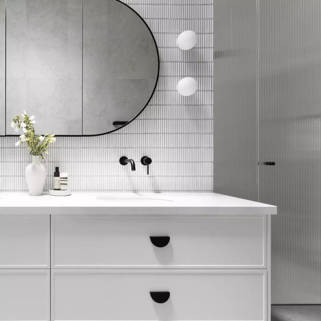 Attention to detail is everything in a bathroom renovation, and ABLE certainly delivered for this home in Albert Park. The bathroom vanity joinery is a standout feature, with soft-close drawers and a stunning sleek marble benchtop. Contact ABLE today