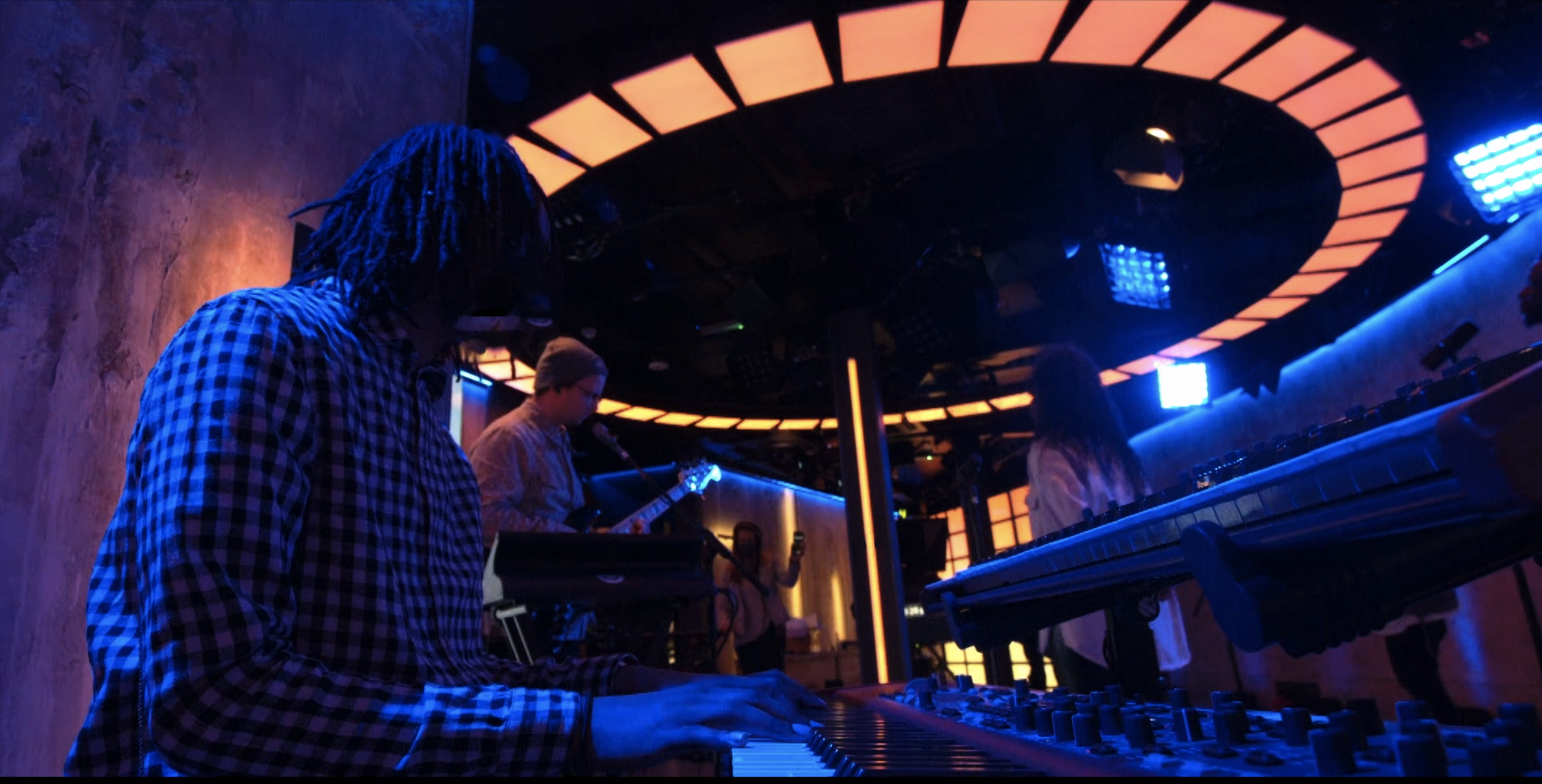 TV Broadcast-HS Live Lounge    [view]