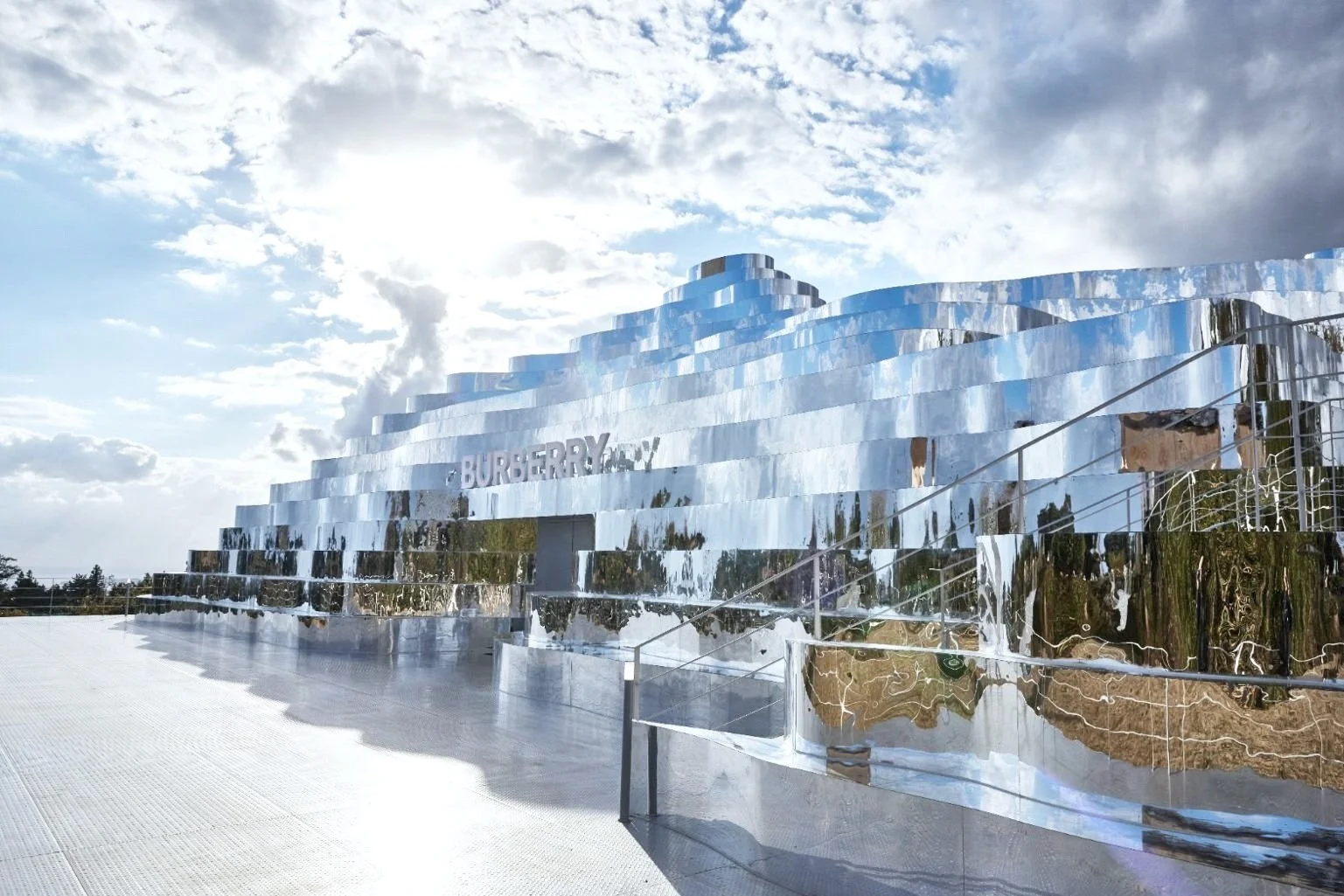 BURBERRY Pop-Up Store [view]