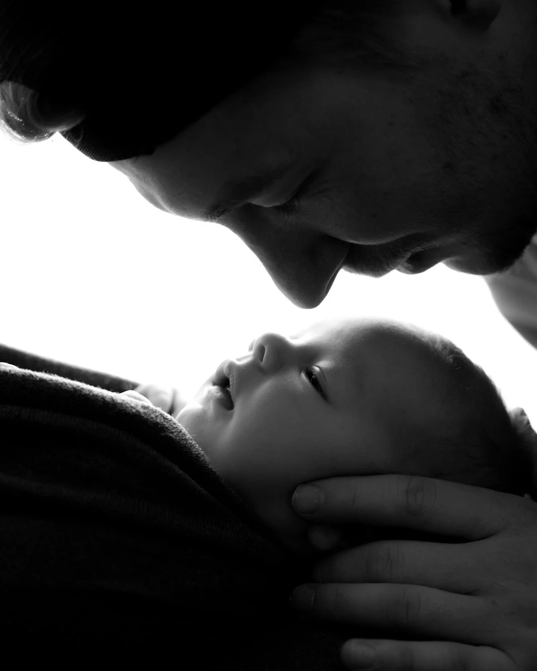 Stoltheten i pappaen sin &oslash;yne da han viste frem s&oslash;nnen sin til meg 🥰

Den stoltheten jeg er s&aring; heldig &aring; f&aring; se s&aring; ofte ❤️

Den er helt fantastisk! 

Yo got this dad! 

#pappa  #pappaliv #pappakos  #pappaperm #pap