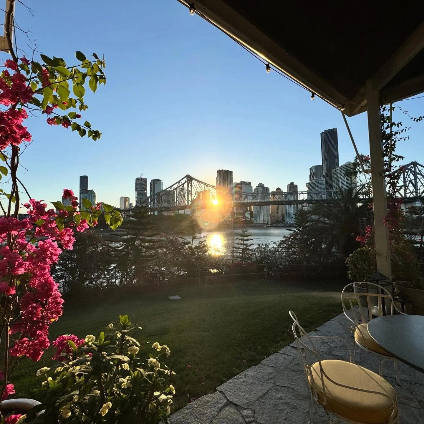 Our harp🪉 and cello 🎻 duo performing for a corporate function last week with a gorgeous backdrop 
@howardsmithwharves 

#artelamusic #artela #brisbaneharp #brisbaneharpist #musicbrisbane #eventmusic #harp #harpist #harpandcello #brisbaneevents #cor