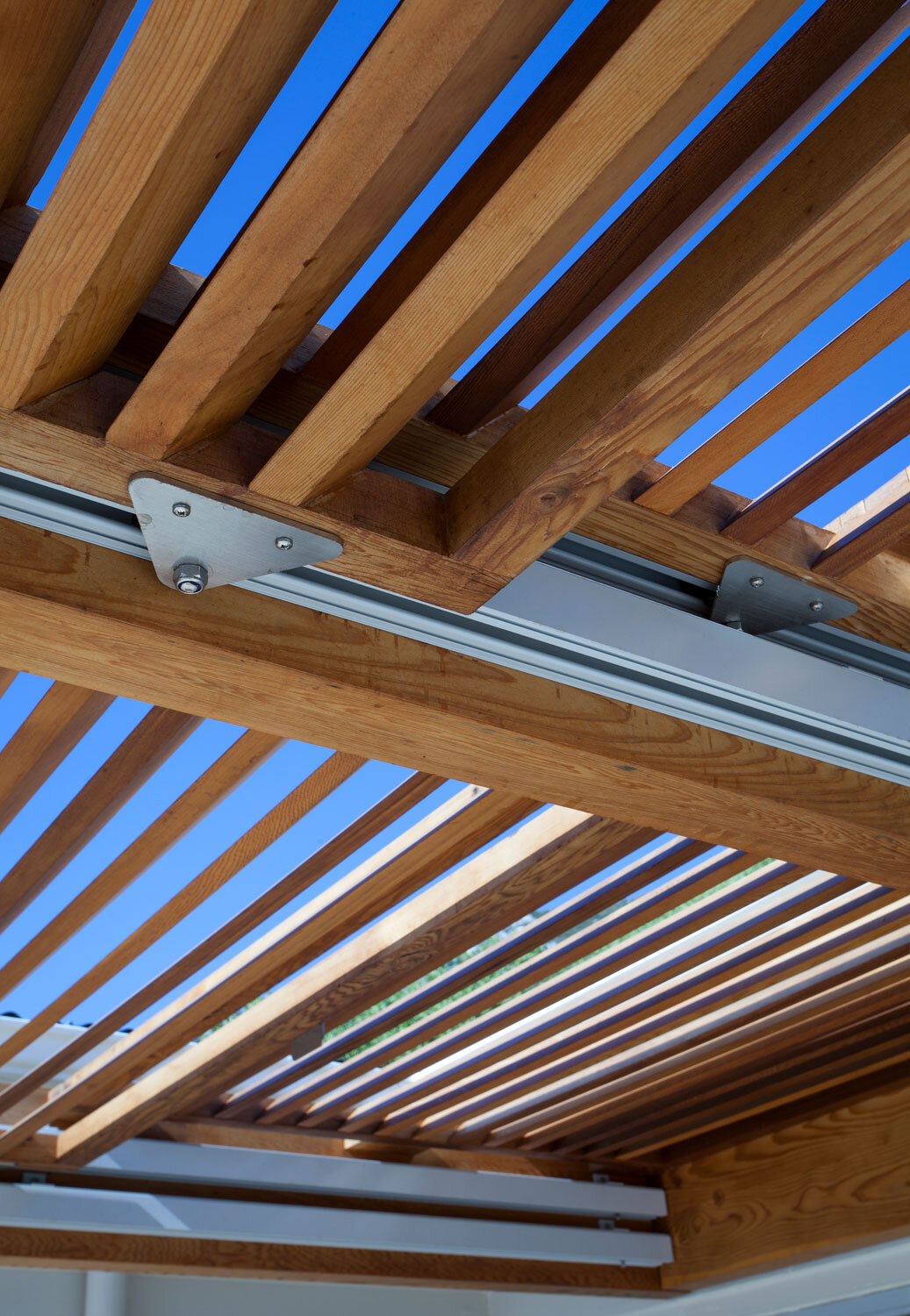 Pergola detail: customised horizontal sliding system