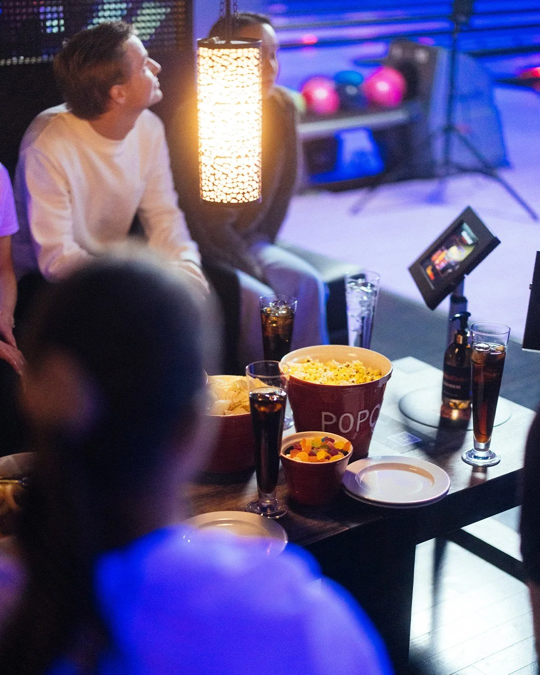 Hiihtoloma, hohtokeilausta ja herkuttelua. ✅

Tule viikonloppuna BowlCircus Flamingoon nauttimaan hauskasta tunnelmasta hohtokeilauksen ja biljardin parissa!

🕛 BowlCircus Flamingo avoinna joka p&auml;iv&auml; klo 12-24. 

📍Sijainti @kauppakeskusju