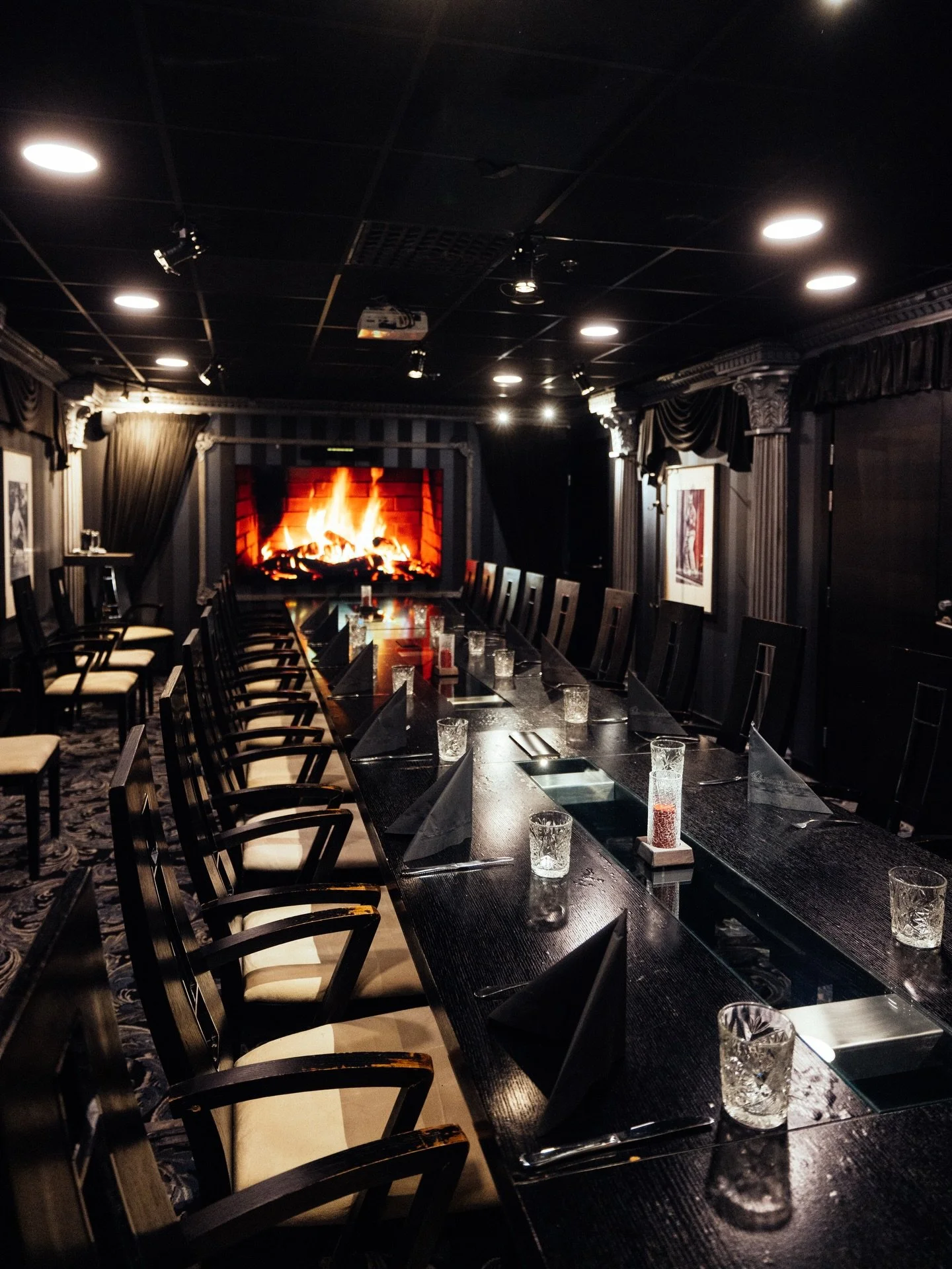 Teid&auml;n viikko voisi alkaa n&auml;in&hellip; 🫵

&hellip;jos maanantaipalaverin paikaksi olisi varattu jokin muu kuin aulakerroksen neukkari tai digitaalinen slotti kalenterista. 👨&zwj;💻🤓

Varaa kokoustilat sek&auml; aamiainen, lounas tai ilta