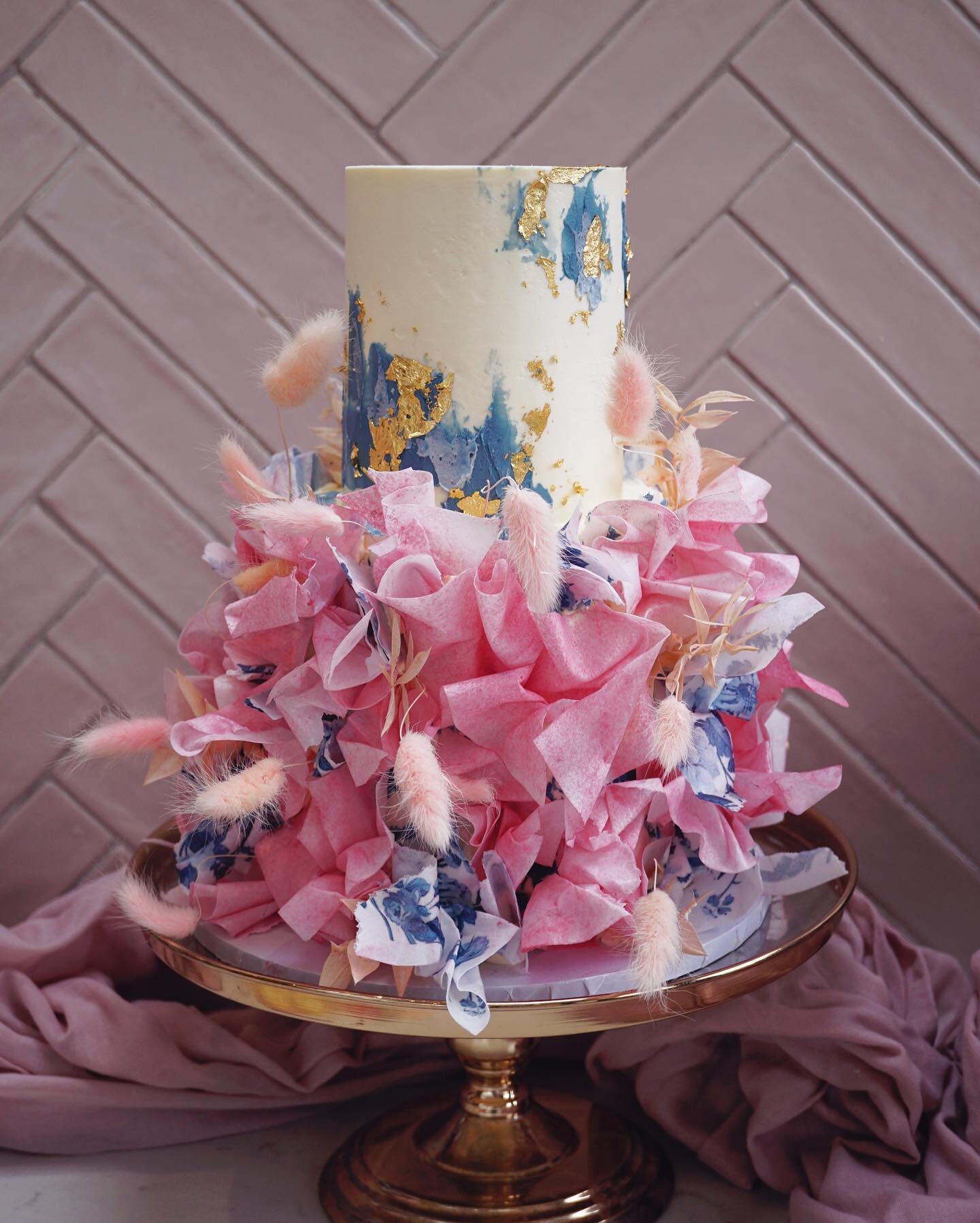 🌸 RUFFLE BABE 🌸
⠀⠀⠀⠀⠀⠀⠀⠀⠀
Wafer ruffle pink and blue dreams. 
⠀⠀⠀⠀⠀⠀⠀⠀⠀
birthdaycake #pastelcake #pinkcake #buttercream #dripcake #cake #cakemaker #cakedecorating #instacake #instacakes #baker #bake #girlscake #buttercreamcake #instabake #lovecake 