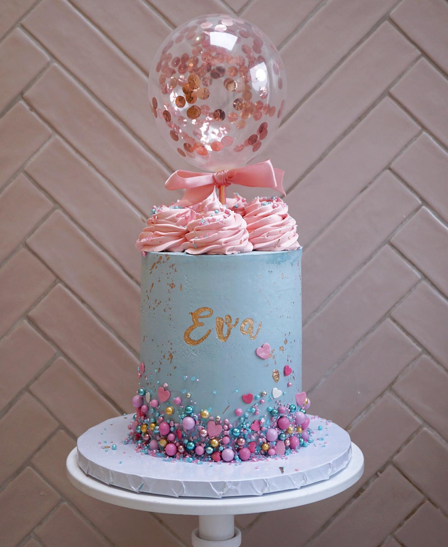 SPRINKLE CAKE 💗
This is one of my favourite cakes to make - super sweet and sprinkles for days. 

birthdaycake #pastelcake #pinkcake #buttercream #dripcake #cake #cakemaker #cakedecorating #instacake #instacakes #baker #bake #girlscake #buttercreamc