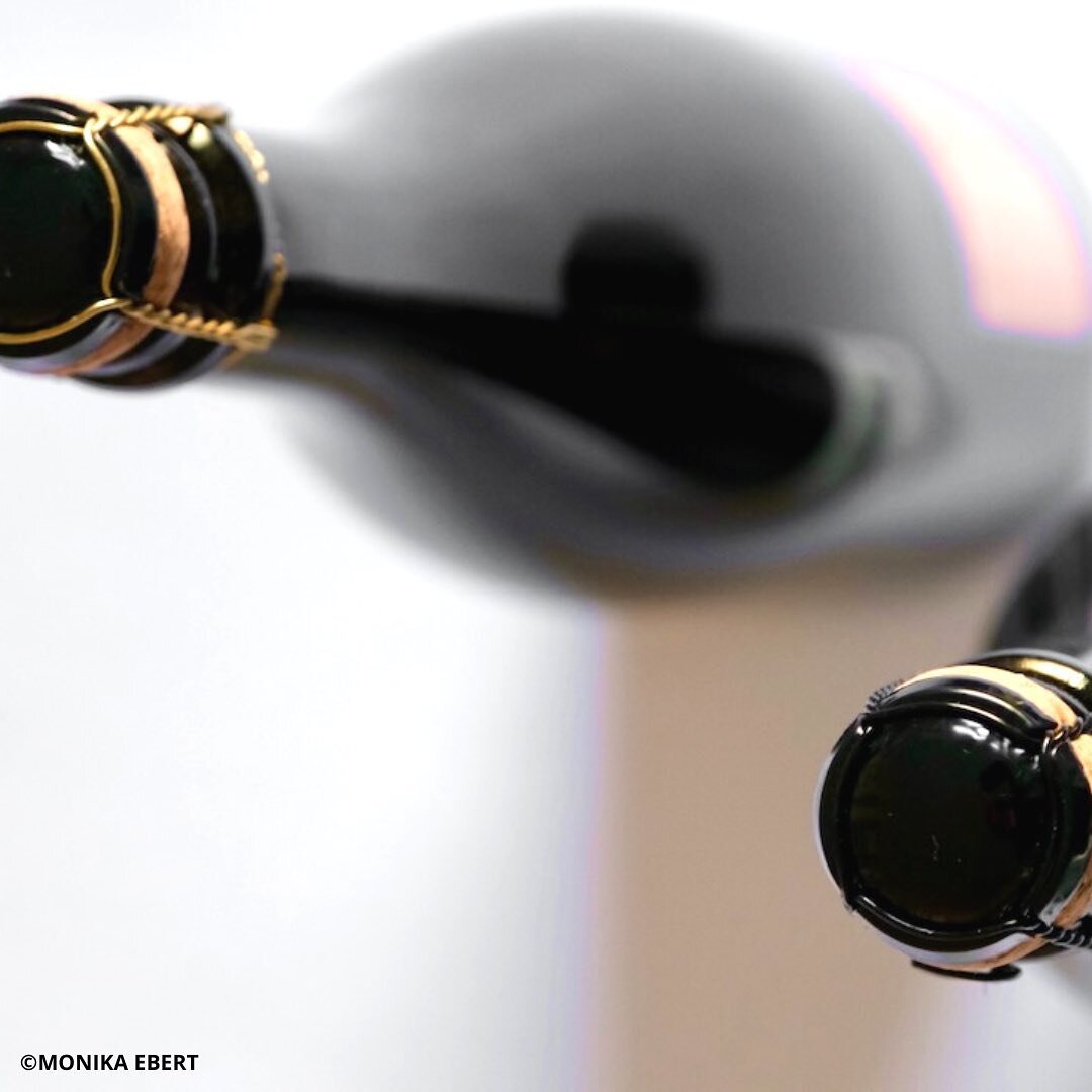 NEW ON FEMALEMAKERS.NET:
from the great winemakers @sekthaus_raumland we present in our series FEMALEMAKERS 2-IN-1 two wonderful ancestrales.
take a look and taste these great, two very different bottles of sparkling! they will make you think of spri