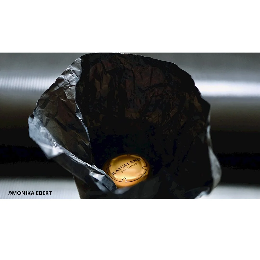 NEW ON FEMALEMAKERS.NET!
SERIES FEMALE LEADERS CONTIUNUES WITH THE MARVELOUS HEIDE-ROSE RAUMLAND from  germany&lsquo;s top @sekthaus_raumland.
great woman, great leader, wonderful person! and such a cosmopolitan, hospitable, inspiring family!🧡
have 