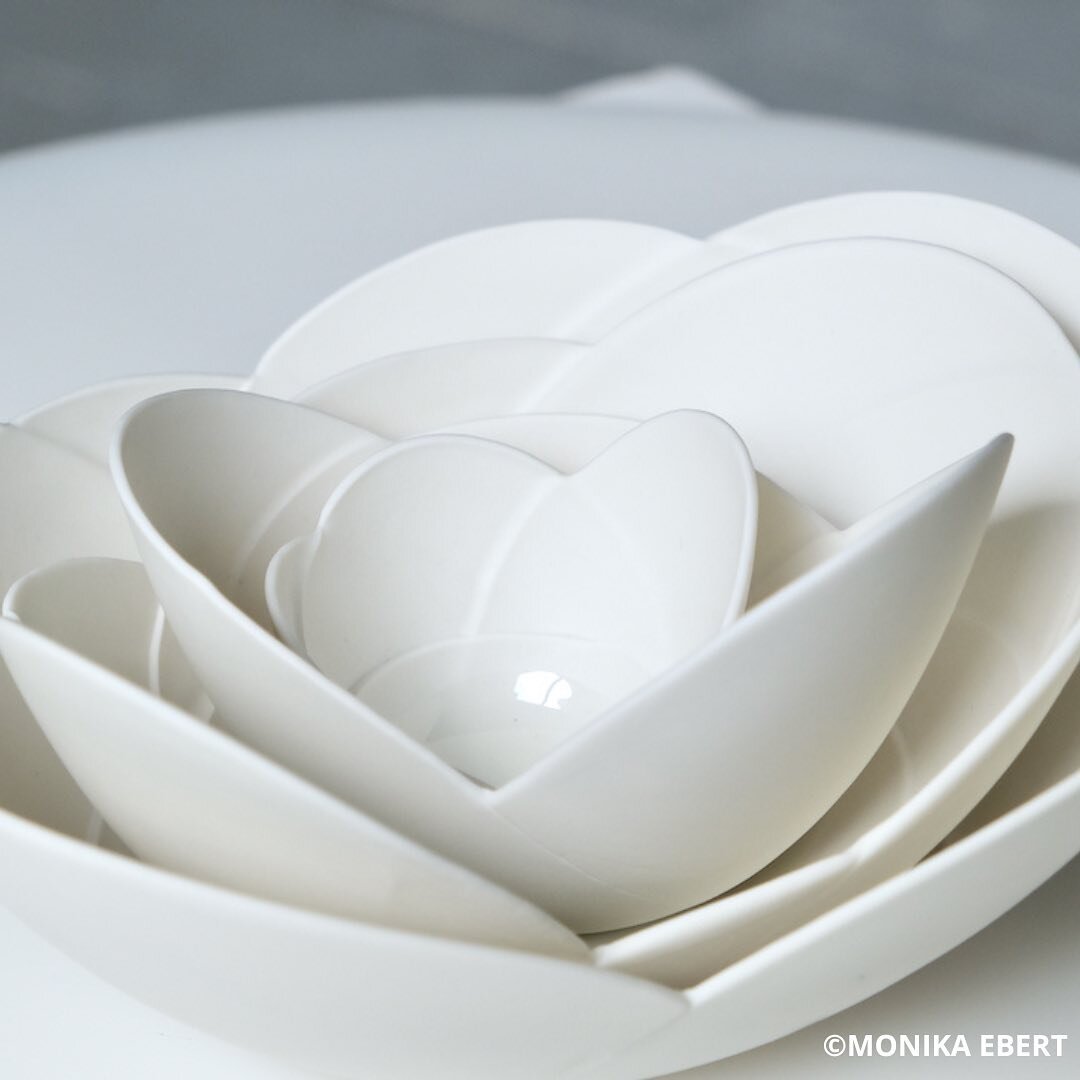 FIRST FEMALEMAKERS MASTERPIECE ONLINE! CLAUDIA  SCHOEMIG, @schoemig_porzellan BERLIN BASED PORCELAIN DESIGNER + ARTIST + HER MASTERPIECE &bdquo;HAVEN&ldquo; OPEN THIS NEW FORMAT ON FEMALEMAKERS.NET.
HAVEN IS A WONDERFUL GROUP OF BEAUTIFUL SINGLE WHIT