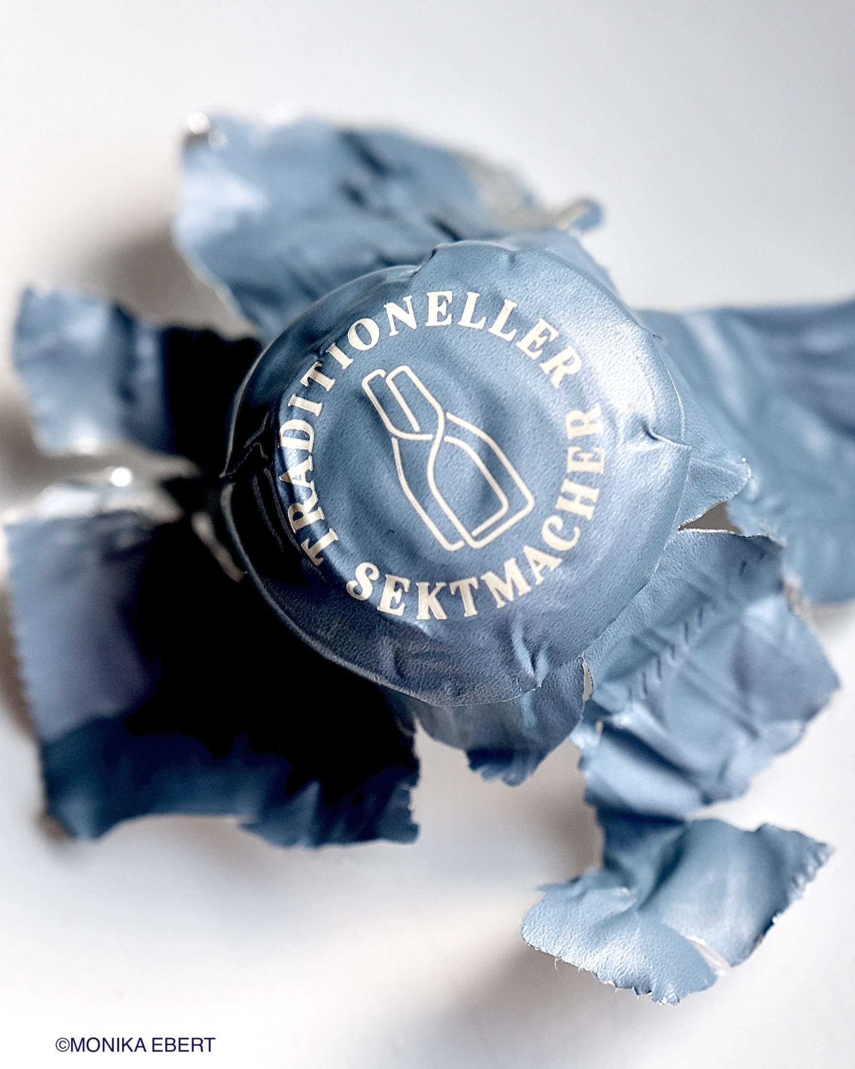 FEMALEMAKERS 1-IN-1. SEKTMACHERIN LENA SINGER-FISCHER.  MYTHOS RESERVE 2021.