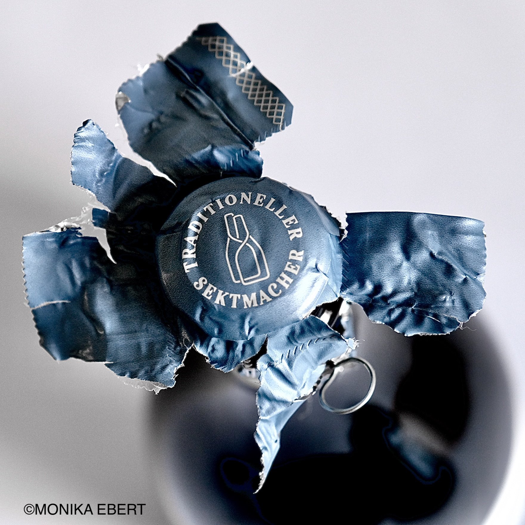 FEMALEMAKERS 1-IN-1. SEKTMACHERIN LENA SINGER-FISCHER.  MYTHOS RESERVE 2021.