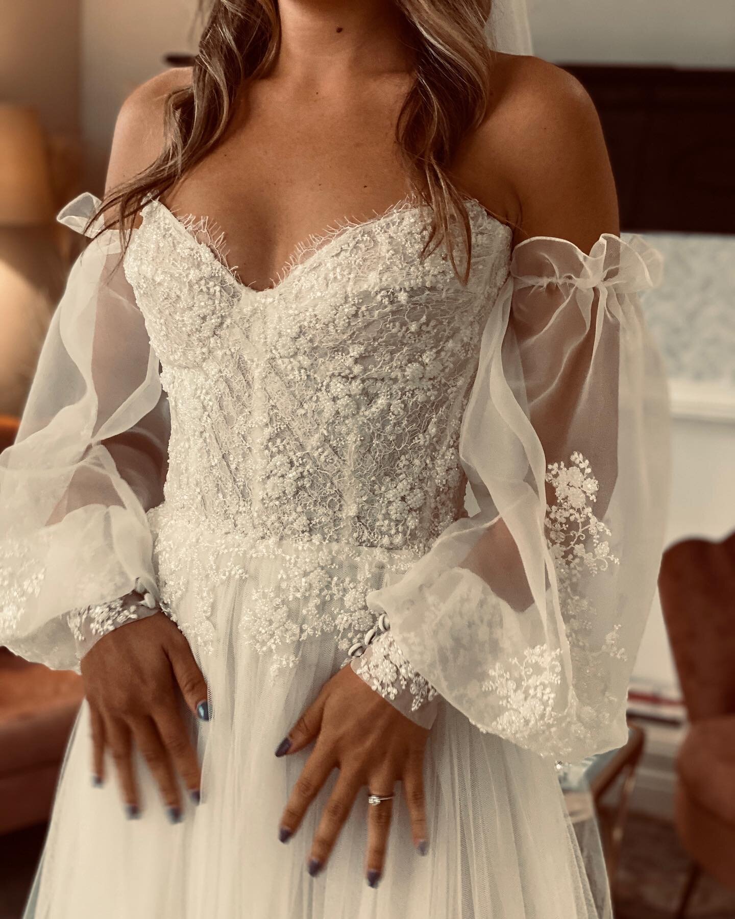 Final fitting with our bride LAURA @lauraweatherburn in her layered lace bodice scattered with delicate beading paired with beaded silk organza cuffed sleeves.  Choosing a picture to share of this emotional last appointment was a tough one, it was a 