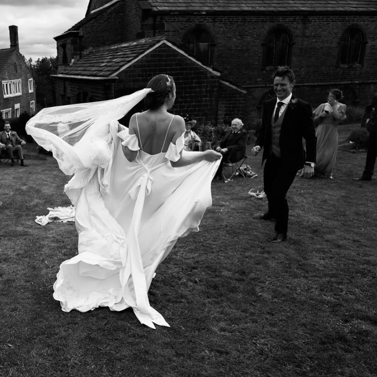 Our first wedding of 2020 Sarah and Jason π€ They tied the knot at their local family church, cut the cake and danced on the grounds with their nearest and dearest. Showing love really does conquer all @shtibbot
Beautiful images by the very talented
