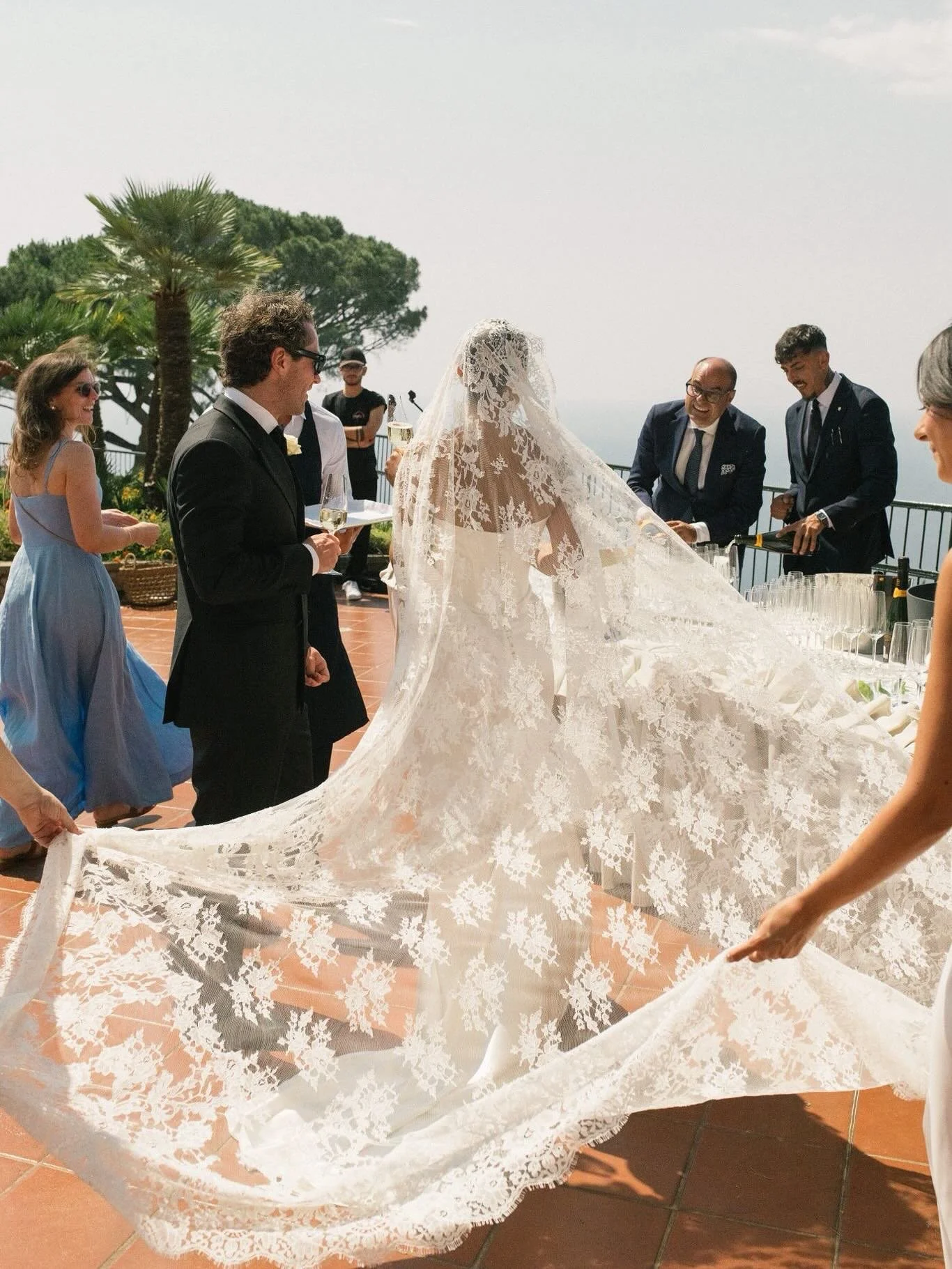 GEORGANA VEIL 🤍 @georgiechristy 

Wo @alicewilkes_design
Ph @ladichosa
Venue @hotel_caesar_augustus
Muah @makeupbyalessandra_
Hair @elleclancyhair
Dress @emmabeaumontatelier
Officiant @natraybouldweds
Flowers @fluidadesign