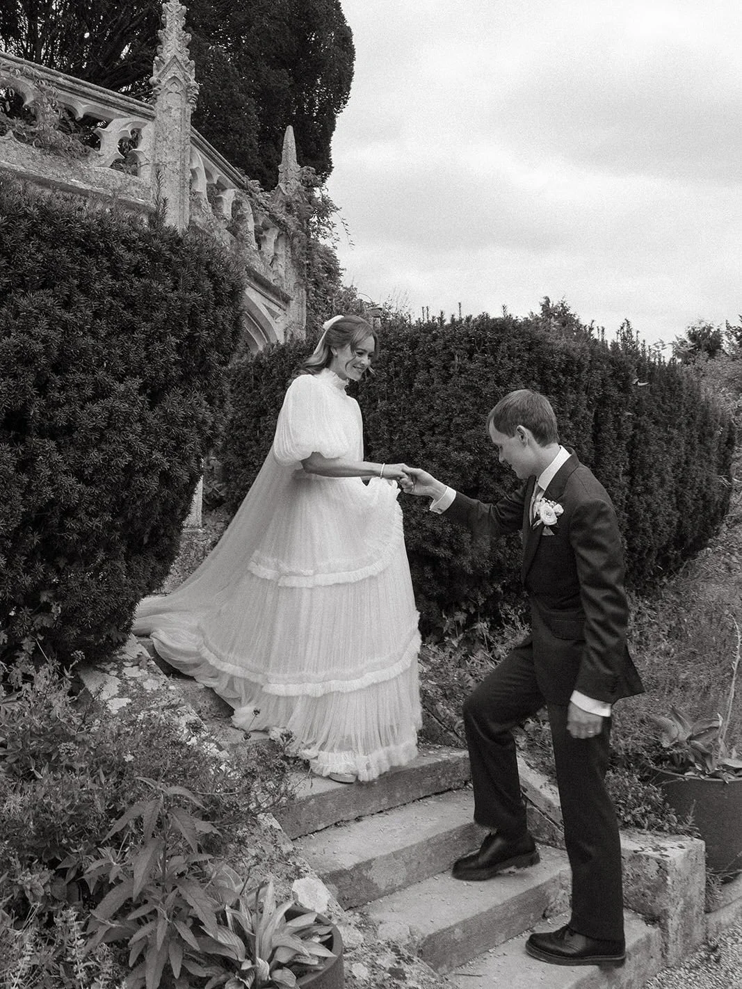 DAISY 🌼 @daisgriggs 

Photography @alexwysockiphotography 
Location @themanor_house 
Florist @flourishandgrace 
MUA @dawnartists