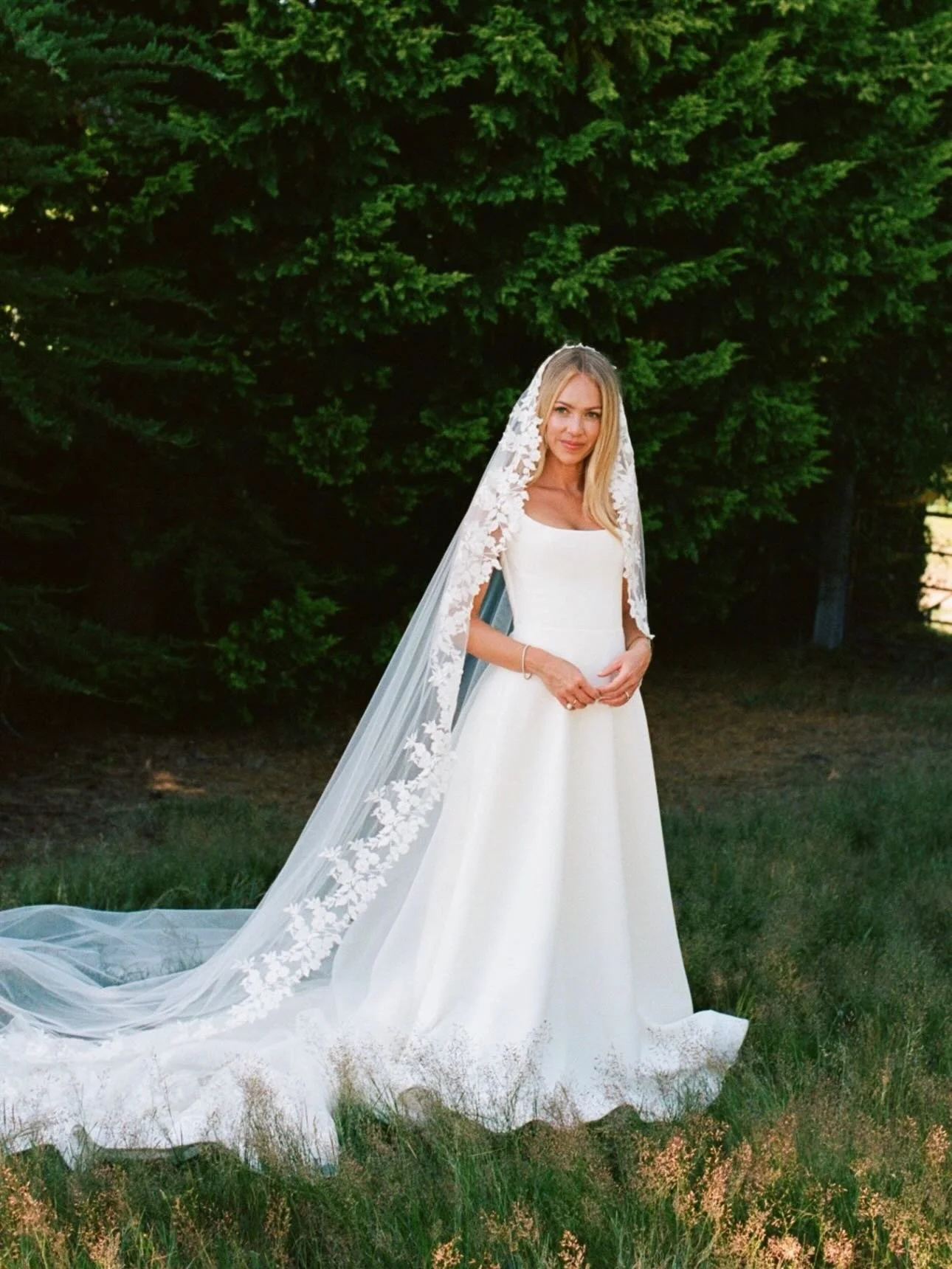 MALAK 🤍  @malak_7 

Photography @alexwysockiphotography 
Planner/caterer: @doggartandsquash
Florals: @rootedinrosemary
Hair: @katiemcgoldrickhair @hair_by_mella_
MUA: @kerrywhitemakeup @bridesbykerry
Shoes: @loefflerrandall
Band: @tmd_band
Sparkling