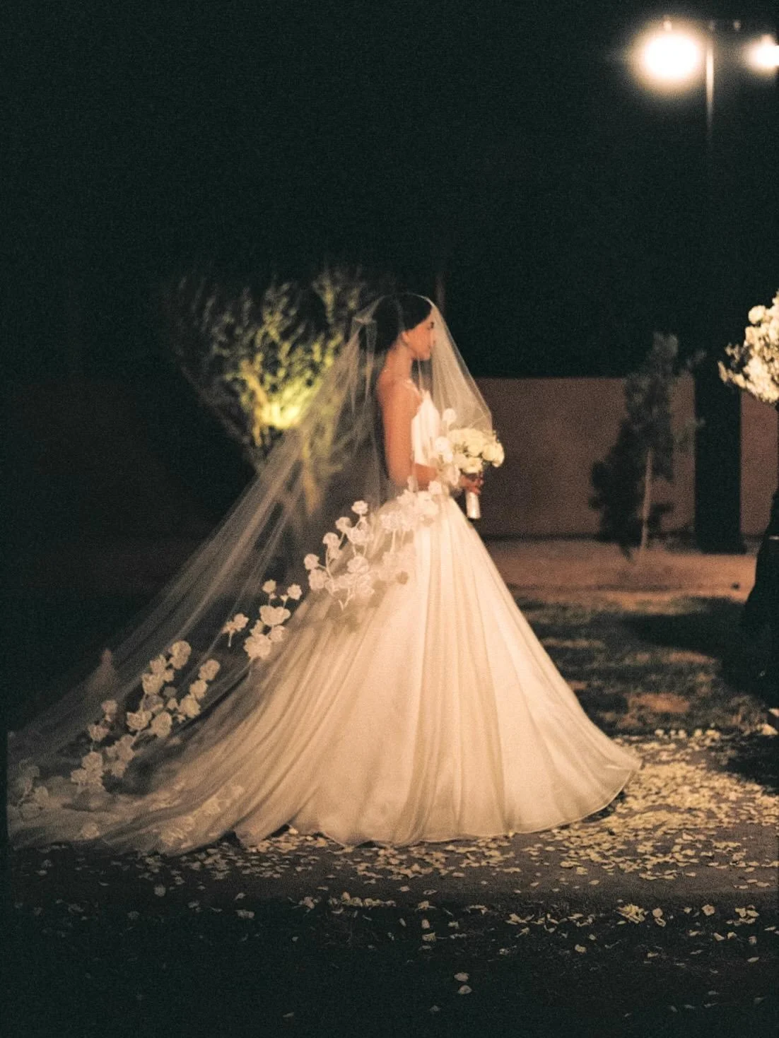 HOUREA 🤍 @hourea 

Photography @jorditerry @merceditas.bridal