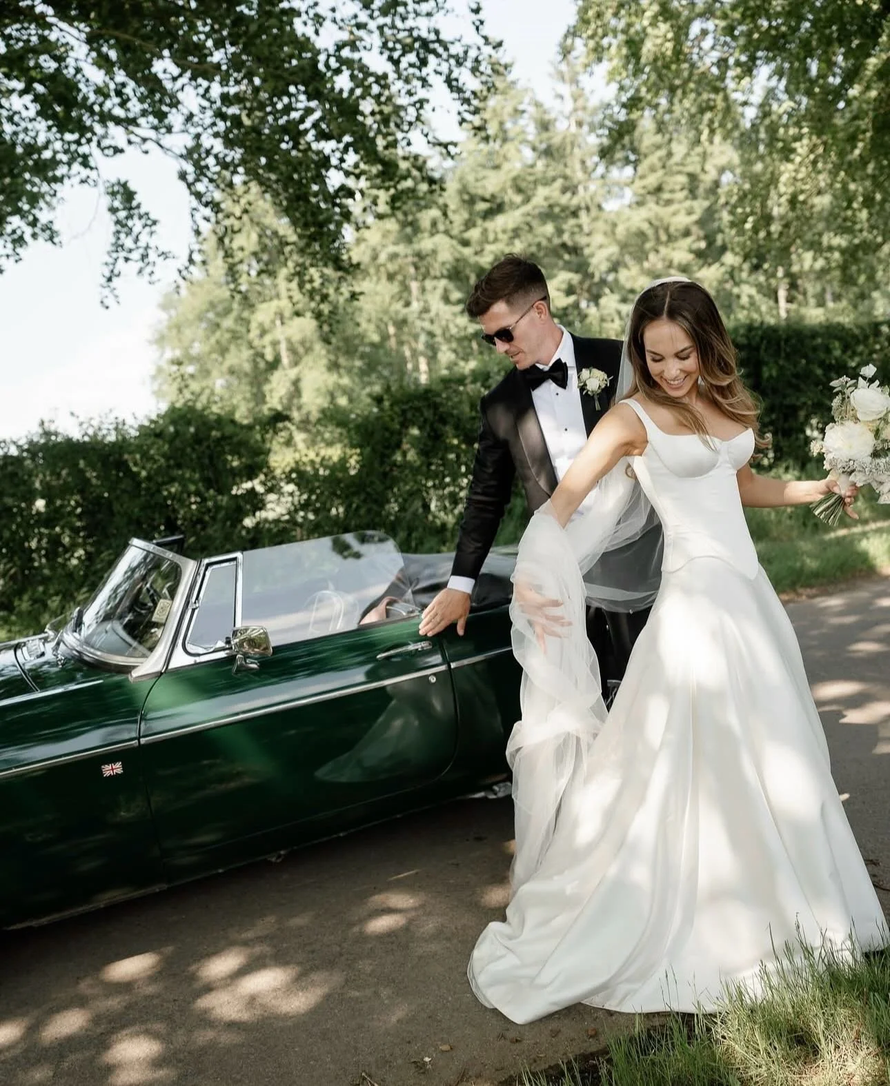 BETH 🤍 @bettyshing 

Photographer: @sharoncudworthphotography
Wedding Planner: @emilyandrewevents 
Veil &amp; Alterations: @emmabeaumontatelier
Videographer: @brownsfilms
Second photographer: @elizabethjayneweddings
Floral design: @brackenandtwinefl