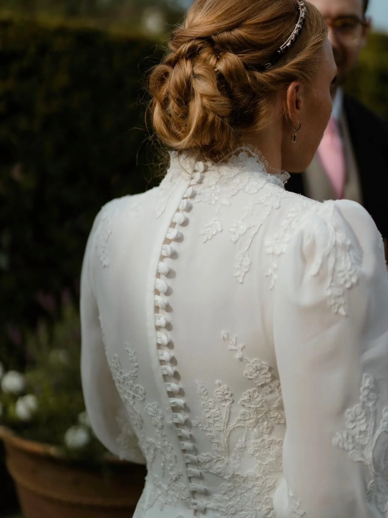 ARABELLA 🤍 @arabellakaye 

Photographer @helenabrahamphoto
Flowers @emily_tallulah_flowers
Design @studio_arabella_
Marquee @chelmermarquees
Caterers @carteblanchebridal