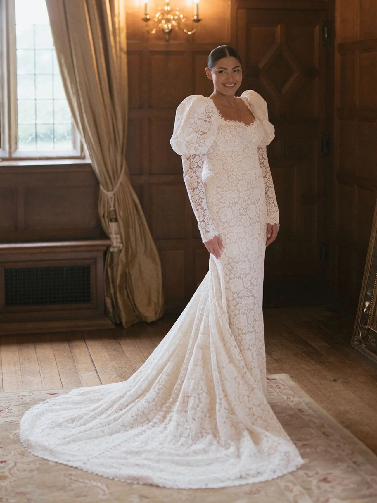 ROSIE 🤍 @rosieholt_x 

Photography @rachel_takes_pictures 
MUA @botiashairandmakeup