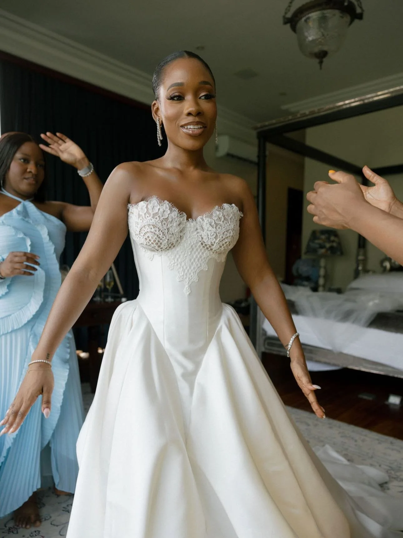 TIFE 🤍 @tife.fa 

Photography @thunderandlove 
Venue @molenvliet_vineyards
Planning @concepts_infinite
Florals @thegrandbotanist | Arch @miabellapaper