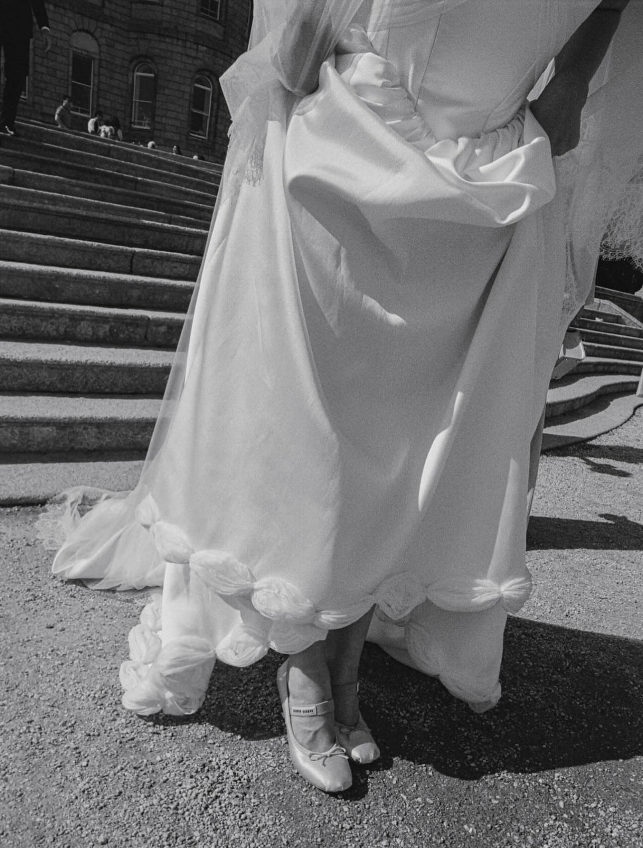 SWIPE TO SEE THE DETAILS 🪡 

1. @johannagroganxo | @zoeardiffweddings 
2. @georgiechristy | @ladichosa 
3. @emmabeaumontatelier | @eachandeverymoment 
4. @hannahlforsyth | @emmalawsonphoto 
5.  @daisgriggs | @alexwysockiphotography 
6.  @ella_grace_