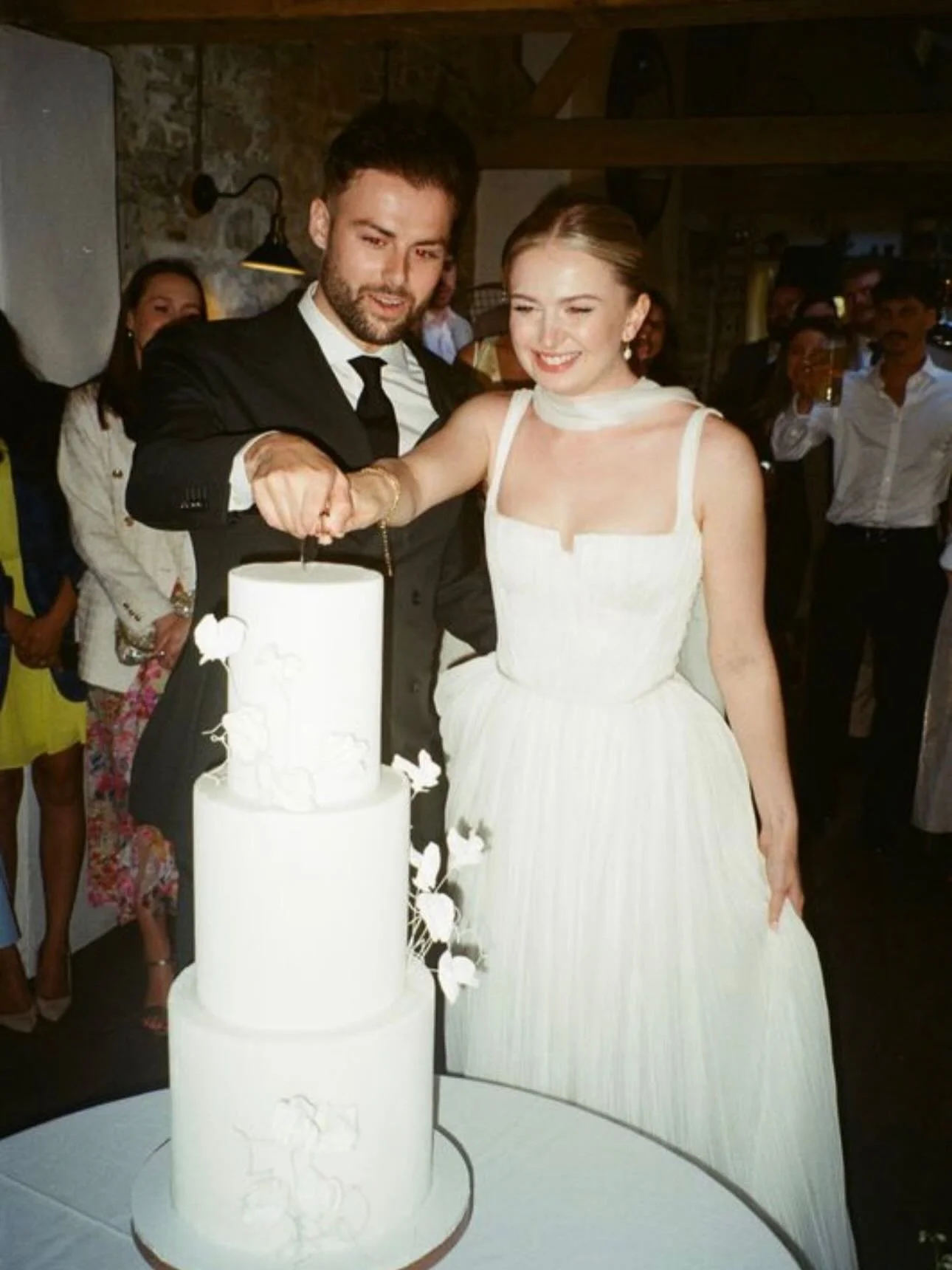 HOLLY 🤍 @hols.page 

PHOTOGRAPHY @samantha.heather