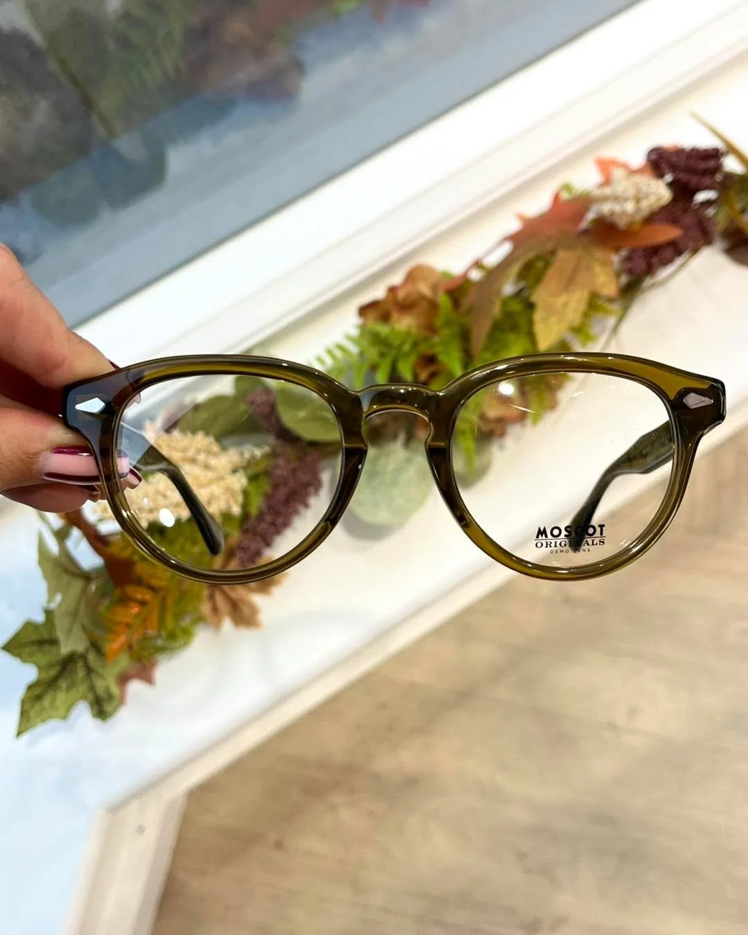 The perfect olive green frame for the autumnal season ahead 🫒🍂
#blackrock #optician #glasses #moscot #moscoteyewear