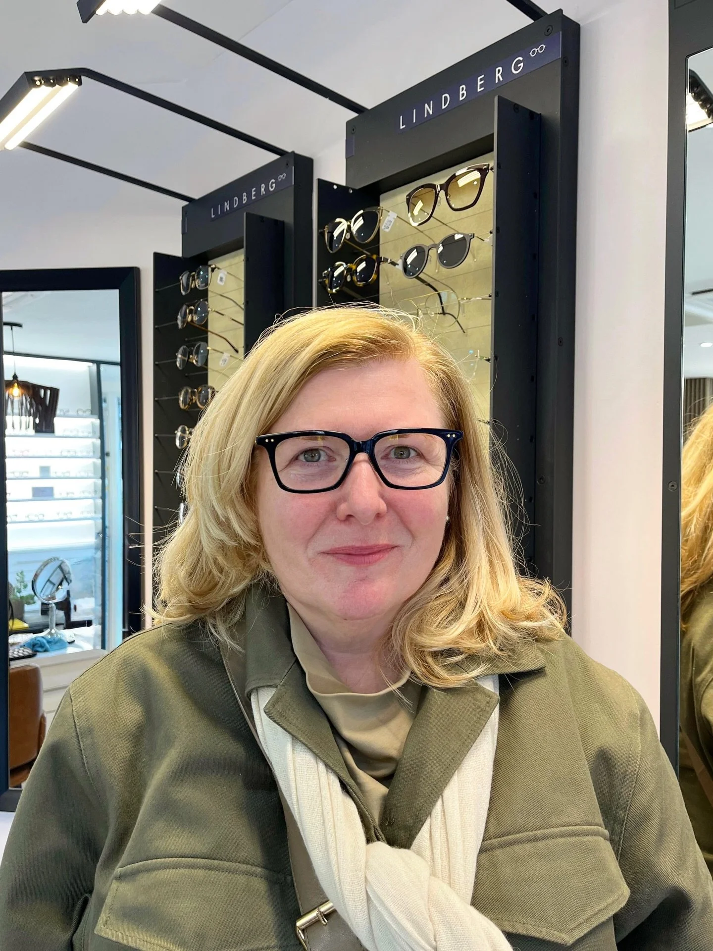 Fiona picked up her new Dita glasses 😍 She wanted a fresh new look, and we absolutely nailed it🫶🏼