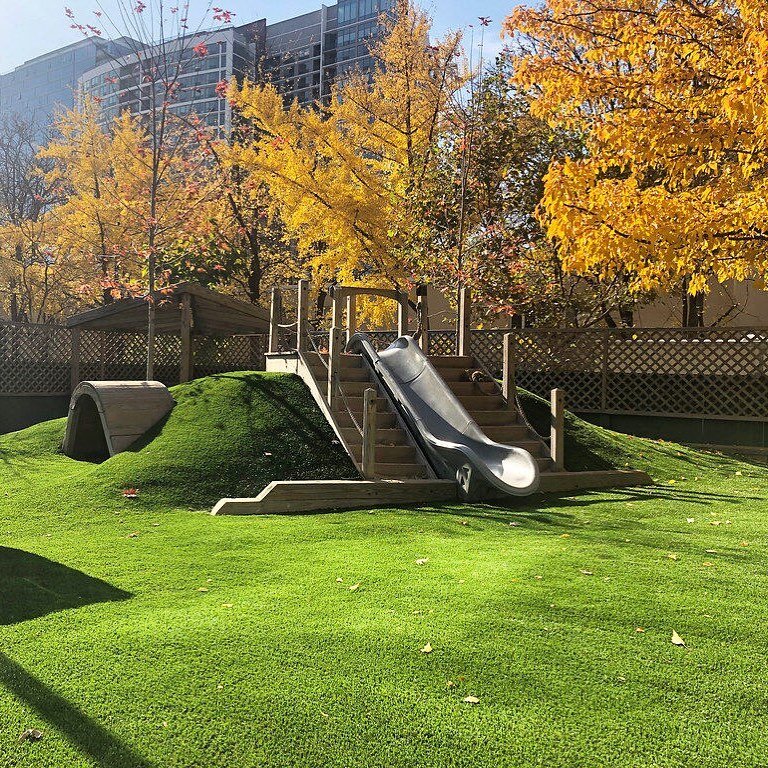 Improving upon widely used playground systems, T&ordm;Cool ensures a fun, safe, and comfortable active exercise opportunity for the kids. All year long. 

Check out this beautiful playground project installed with T&deg;Cool by @foreverlawnchicago. 
