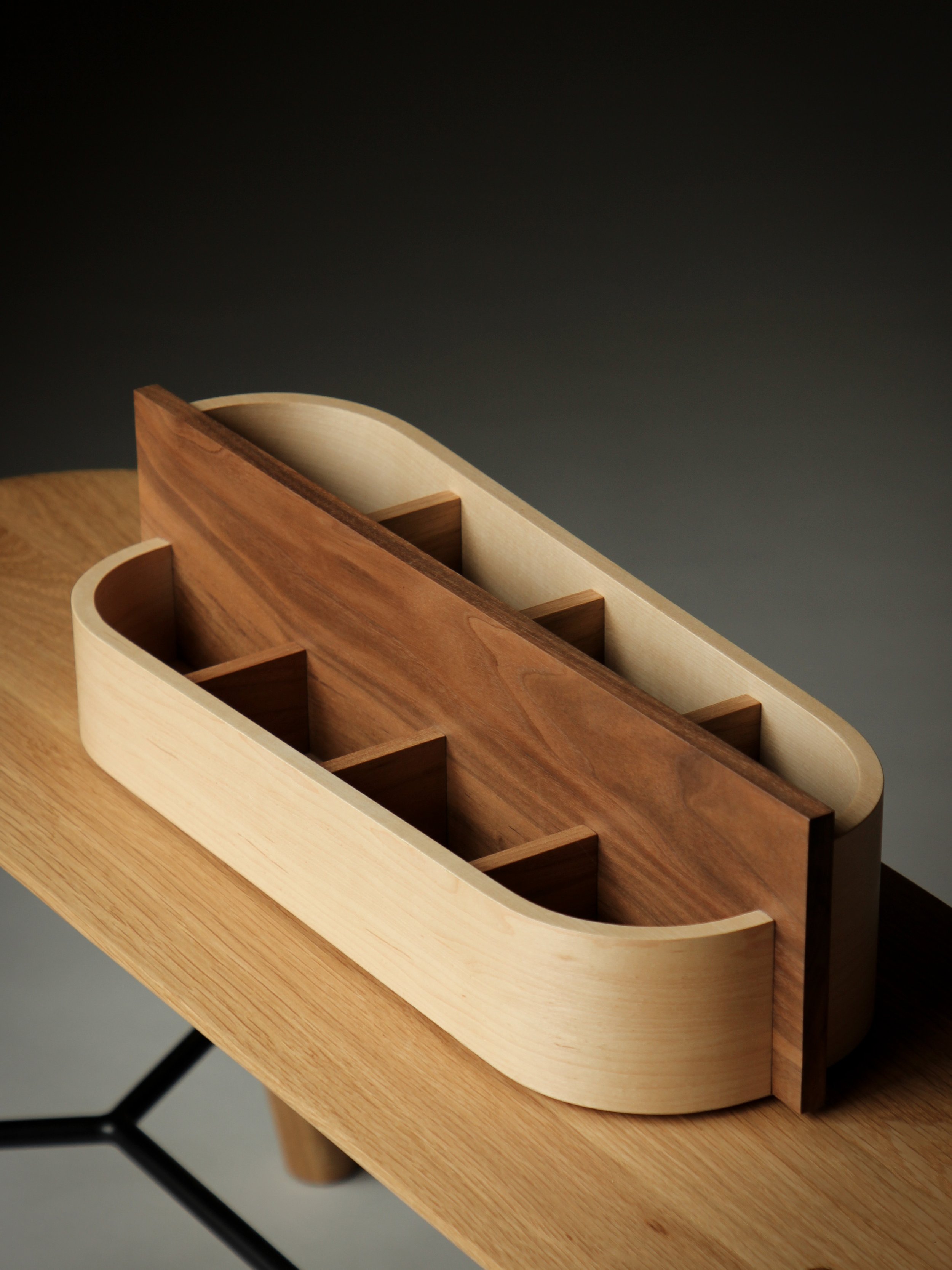 Loop - desk tidy