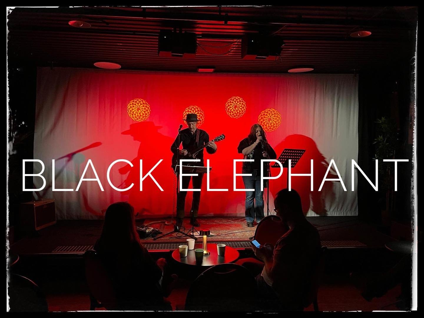 Speling p&aring; Spiken☀️
Imorgon S&ouml;ndag kl 18:00

Vi f&aring;r bes&ouml;k av 2 riktigt duktiga musiker, Black Elephant &auml;r duon som inte spelar dom vanliga l&aring;tarna. Rival Sons, The Police, Amy Whinehouse och The Cure &auml;r n&aring;g